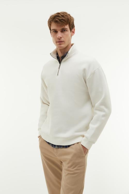 FERMUARLI DİK YAKA SWEATSHIRT