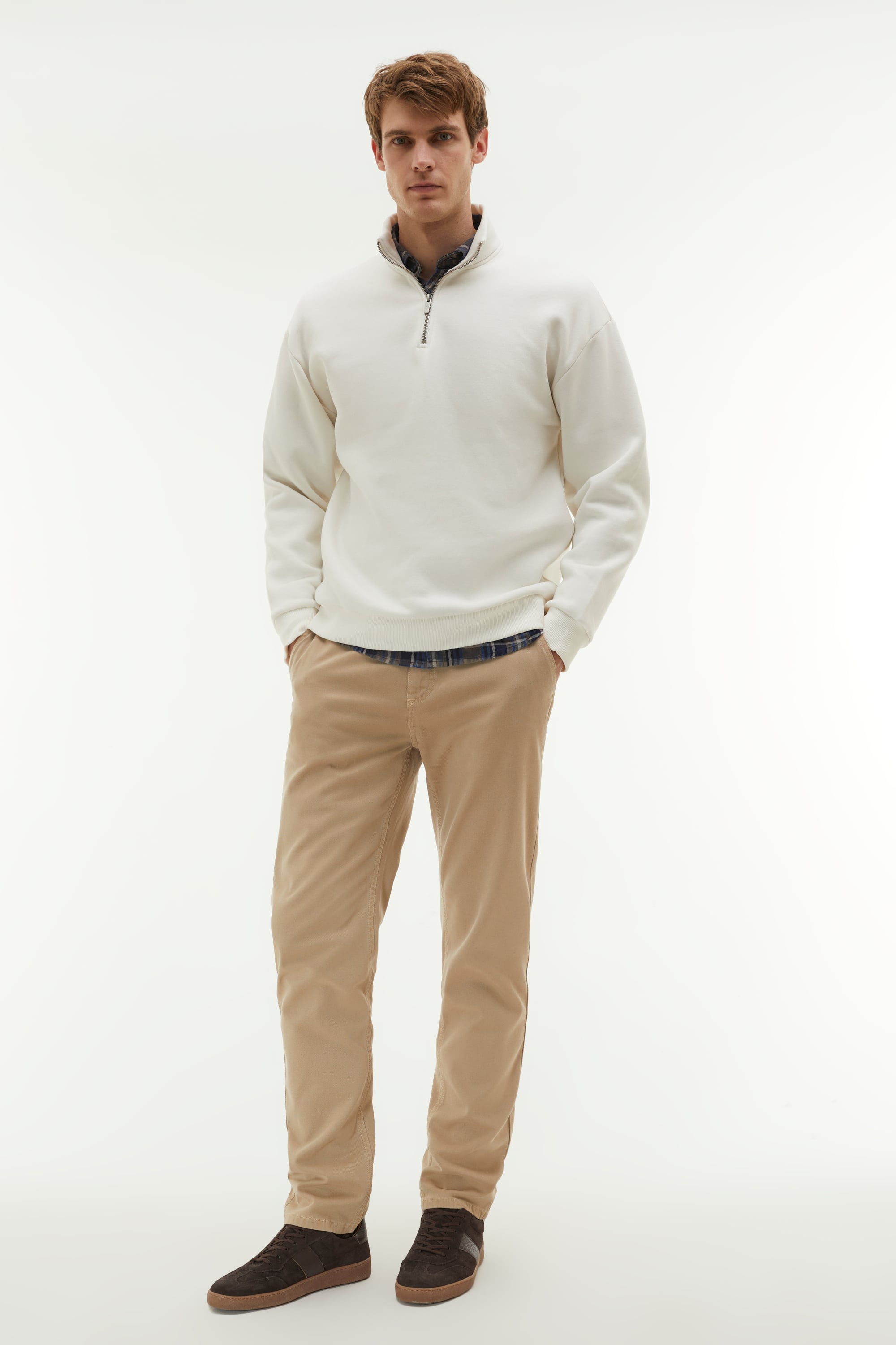 FERMUARLI DİK YAKA SWEATSHIRT