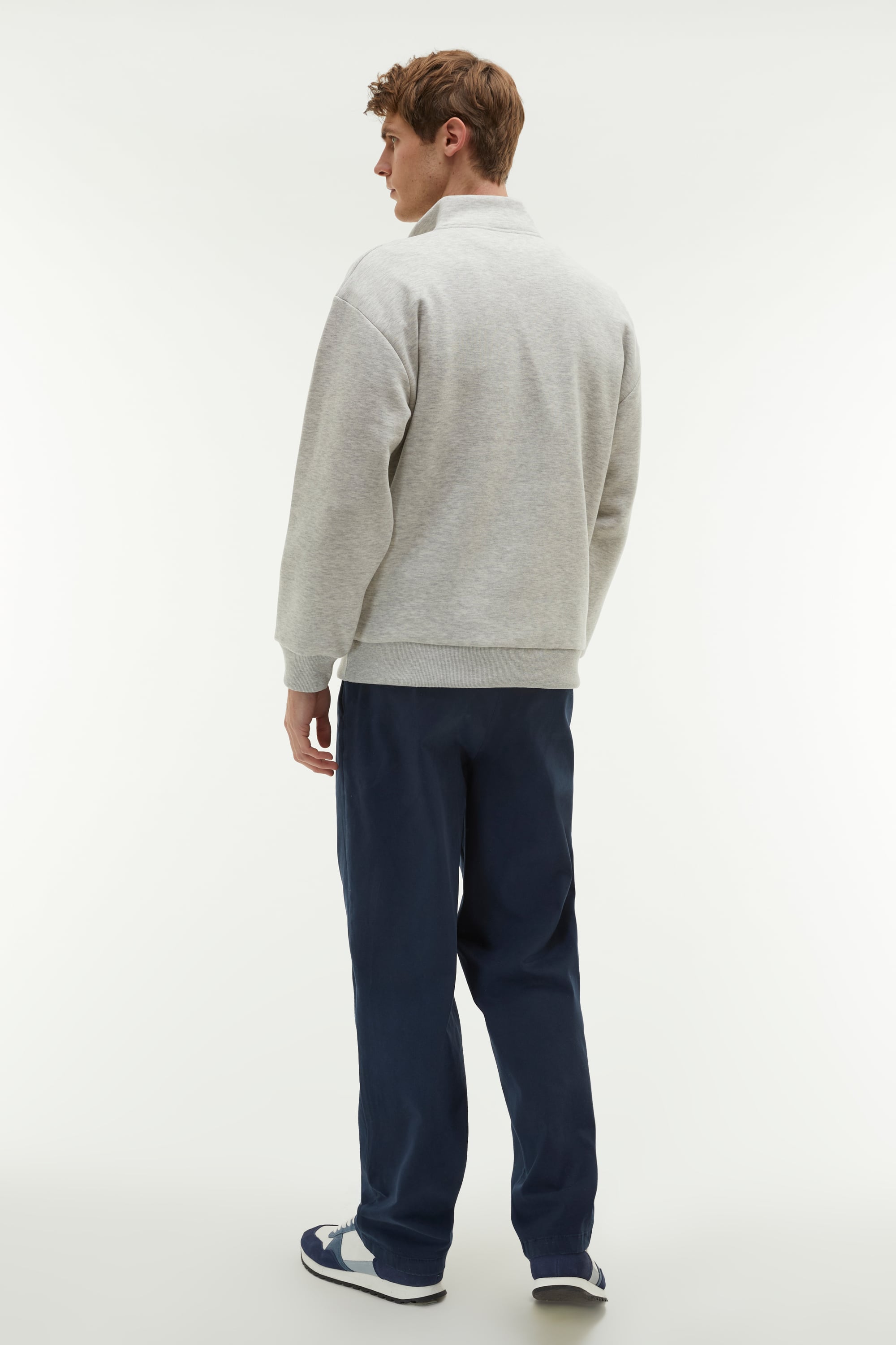 FERMUARLI DİK YAKA SWEATSHIRT