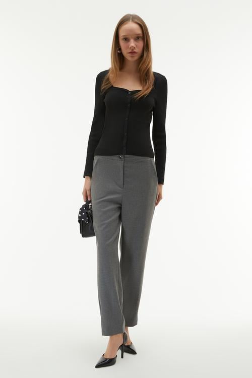 KARE YAKA FİTİLLİ DÜĞMELİ KAZAK