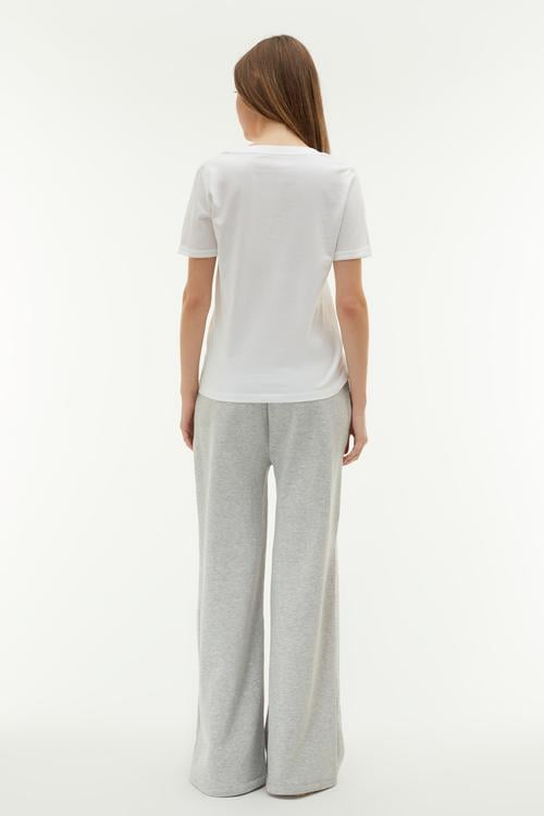  PAMUKLU V YAKA T-SHIRT