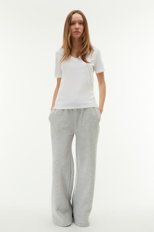  PAMUKLU V YAKA T-SHIRT