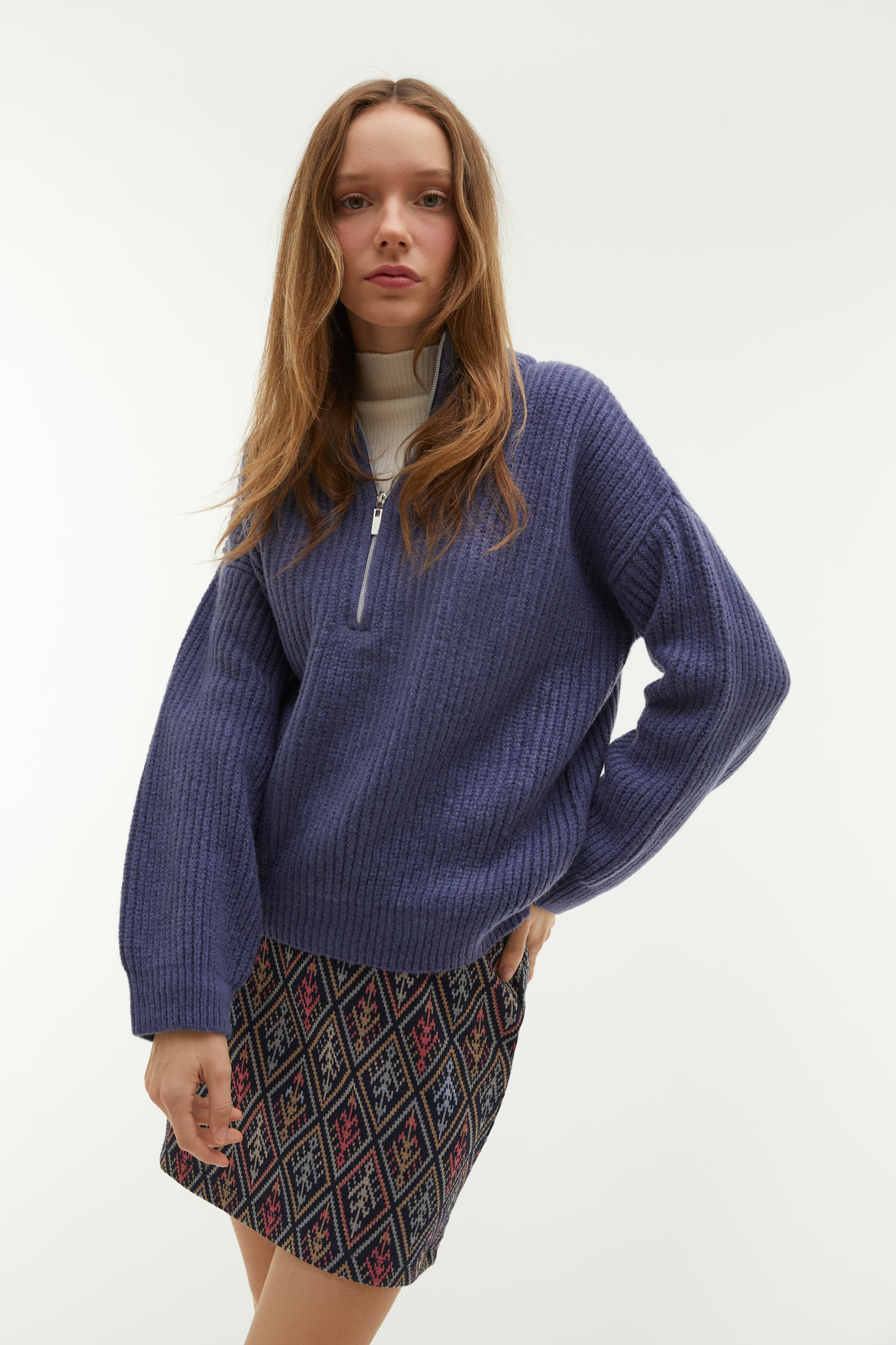 DİK YAKA FERMUARLI KAZAK