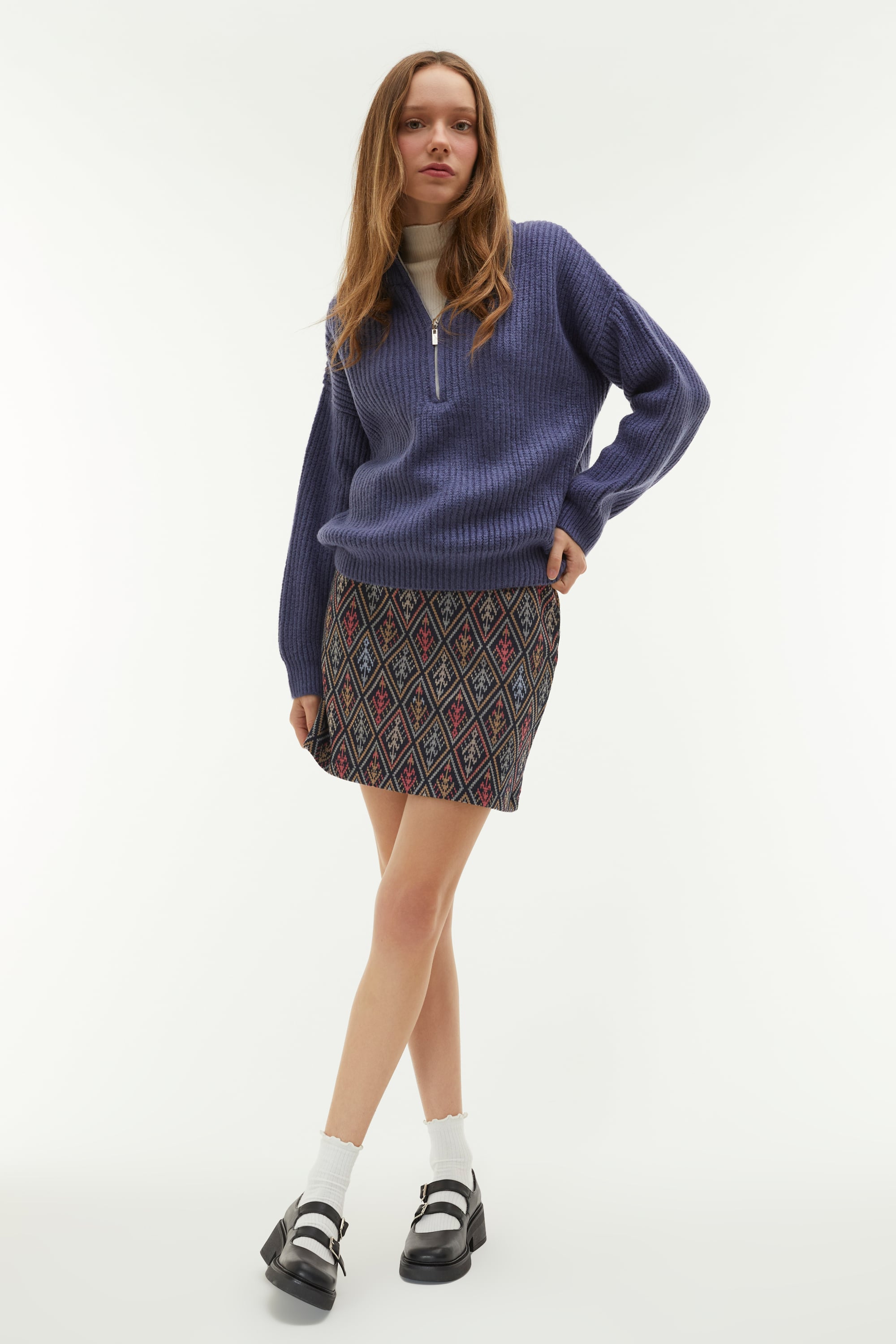 DİK YAKA FERMUARLI KAZAK