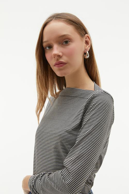  ÇİZGİLİ KAYIK YAKA UZUN KOLLU T-SHIRT