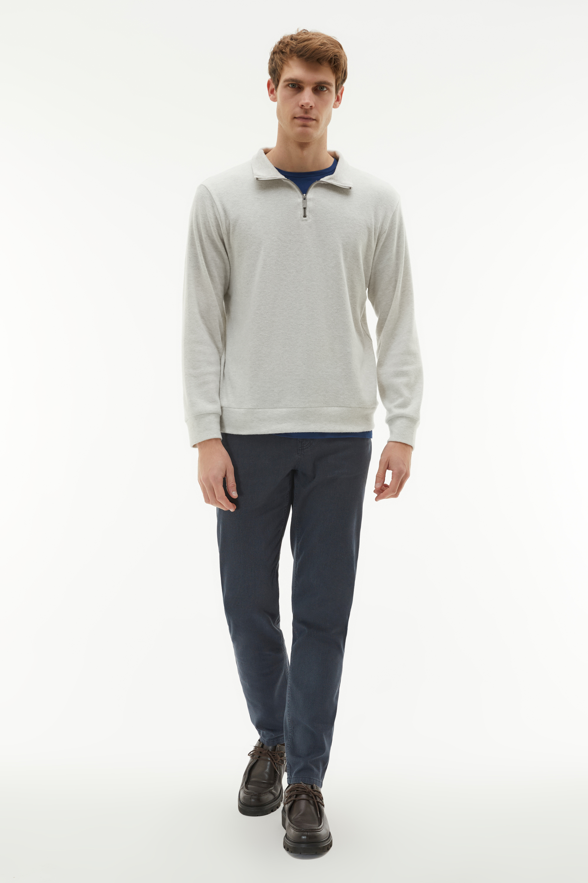 FERMUARLI DİK YAKA SWEATSHIRT