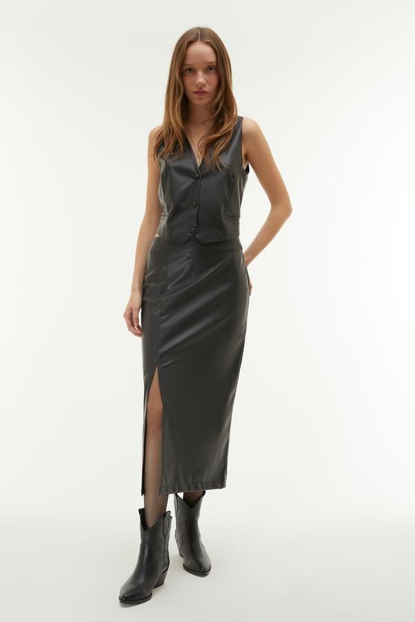 DERİ GÖRÜNÜMLÜ YIRTMAÇLI MİDİ ETEK