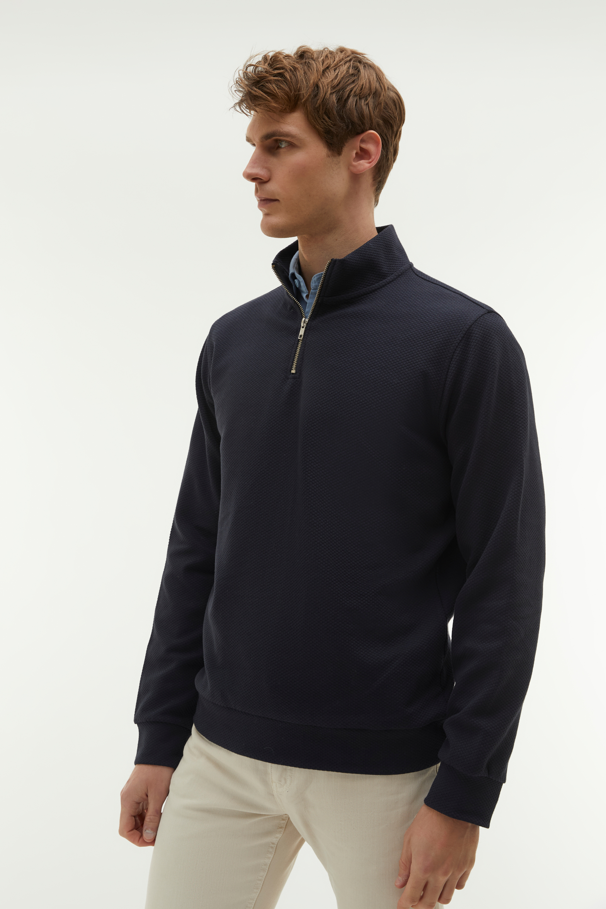 FERMUARLI DİK YAKA SWEATSHIRT