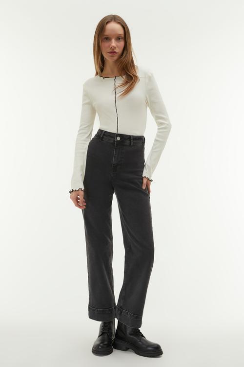  DİKİŞ DETAYLI BLUZ