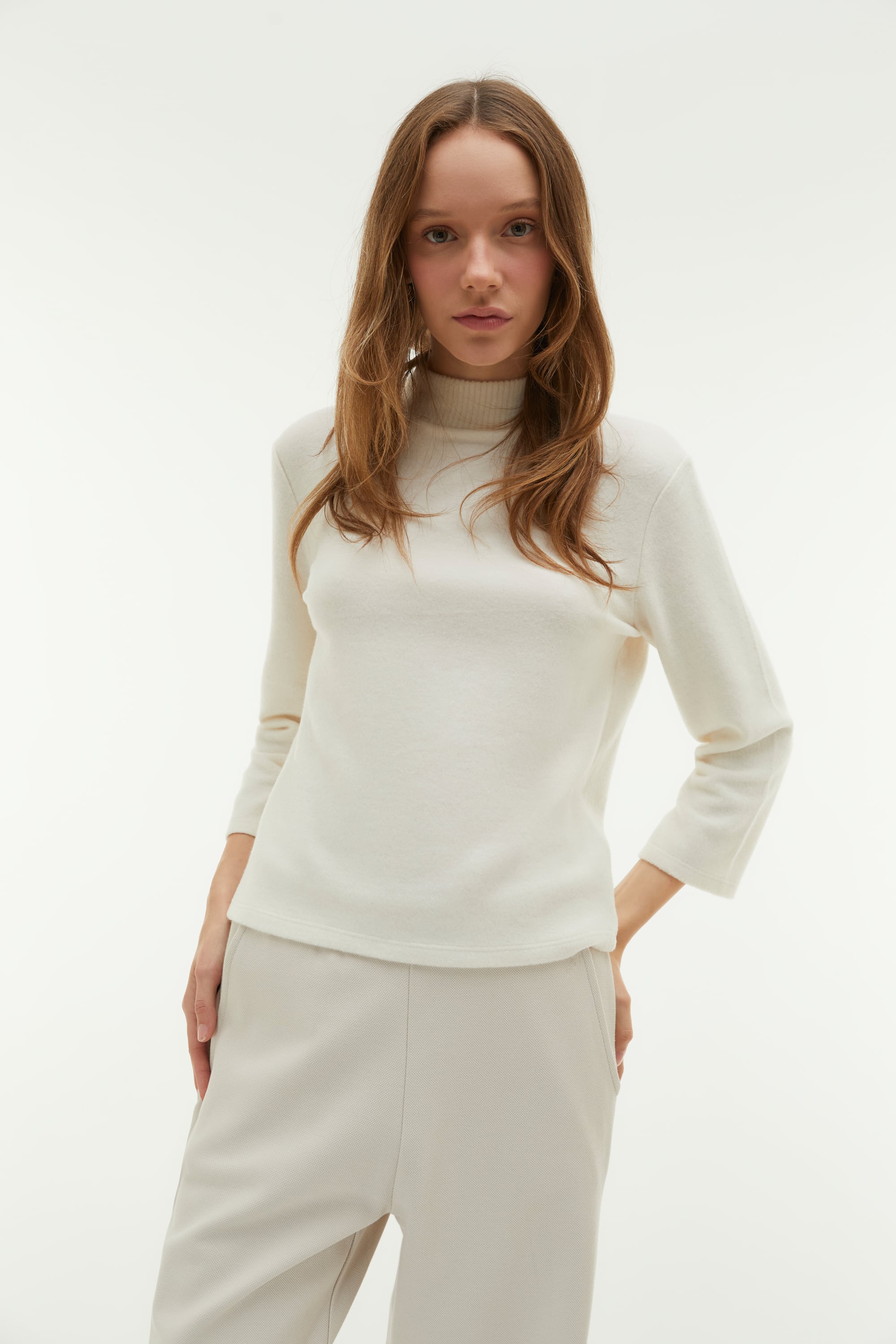 DİK YAKA SWEATSHIRT