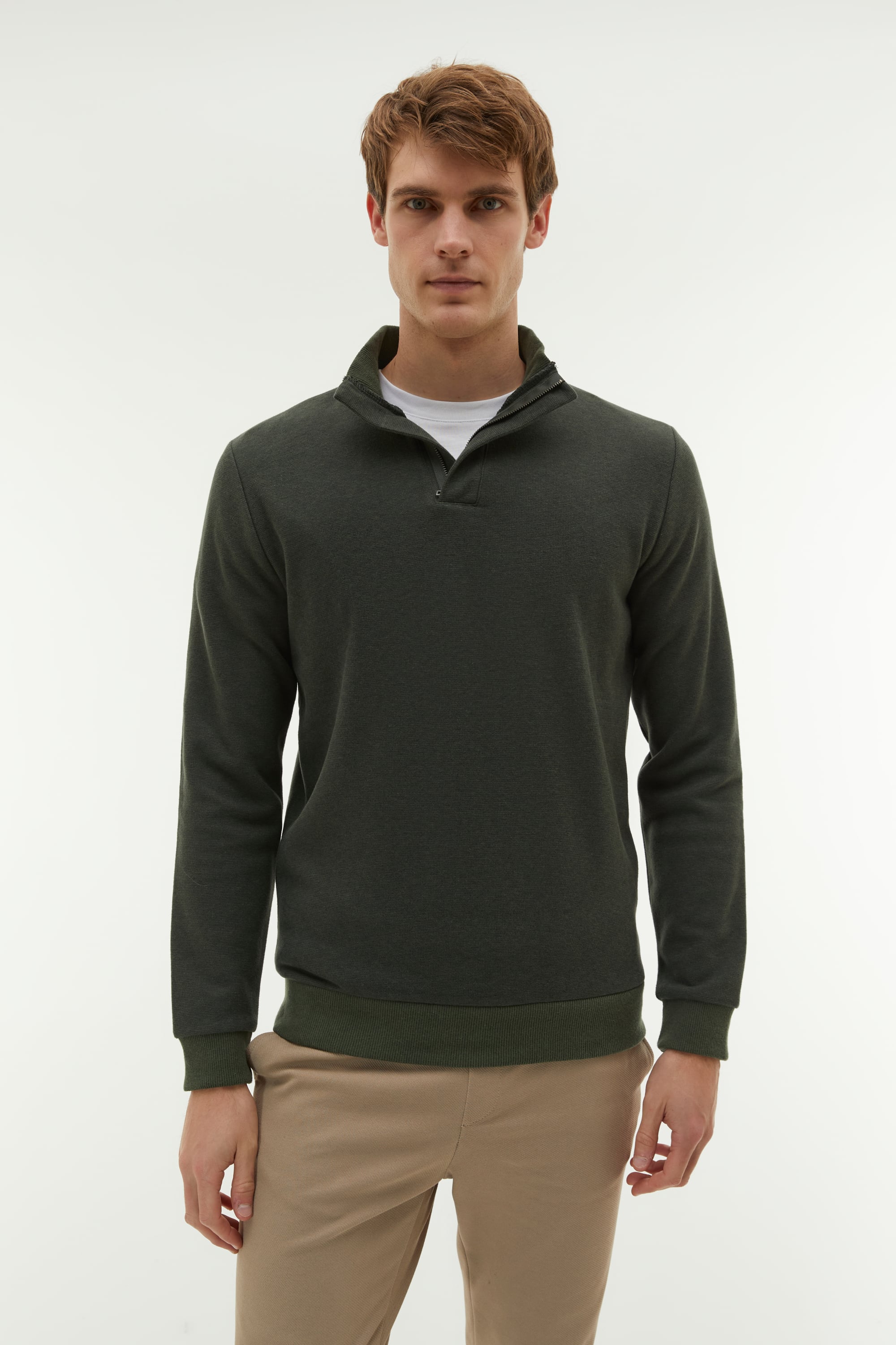 DİK YAKA SWEATSHIRT