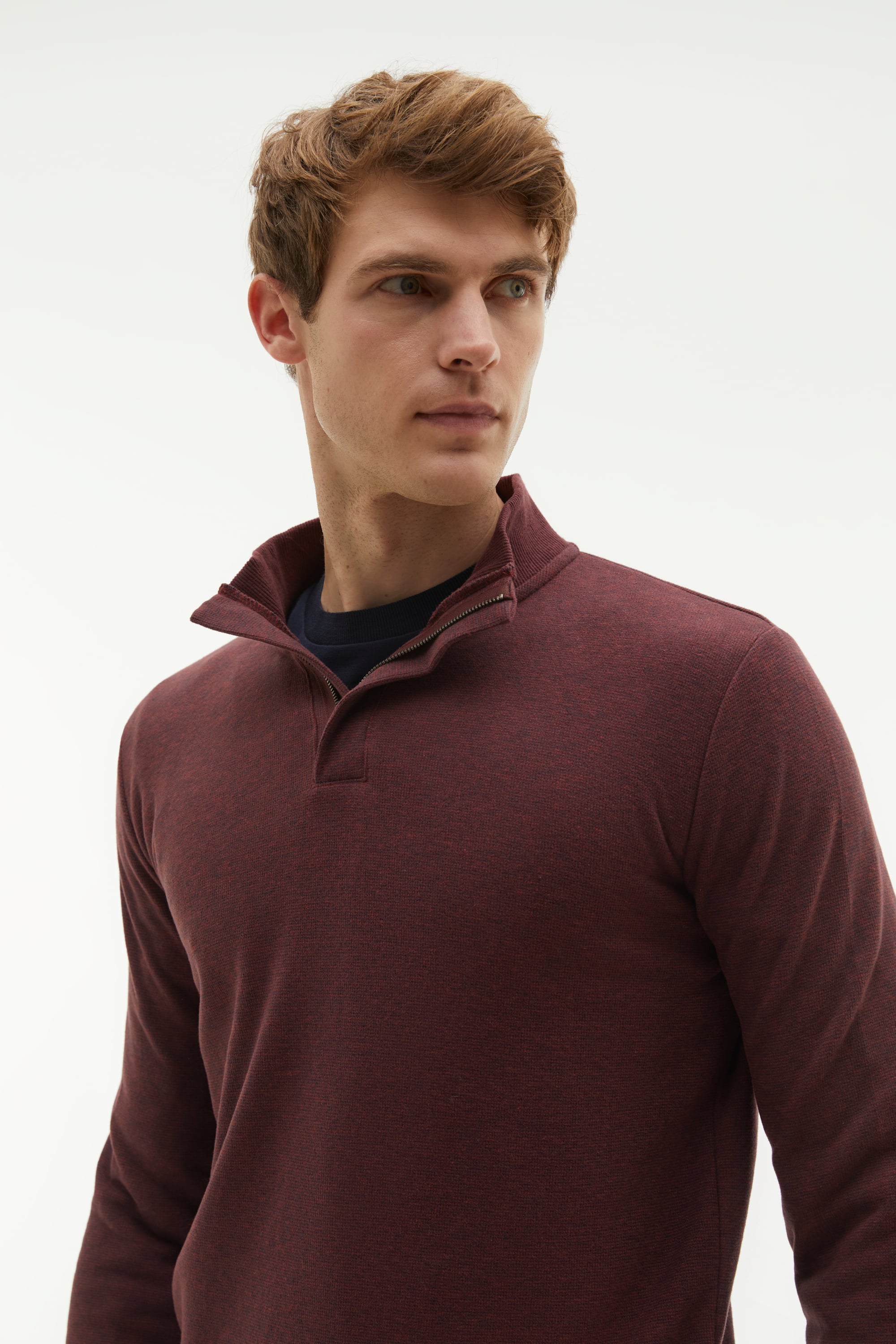 DİK YAKA SWEATSHIRT