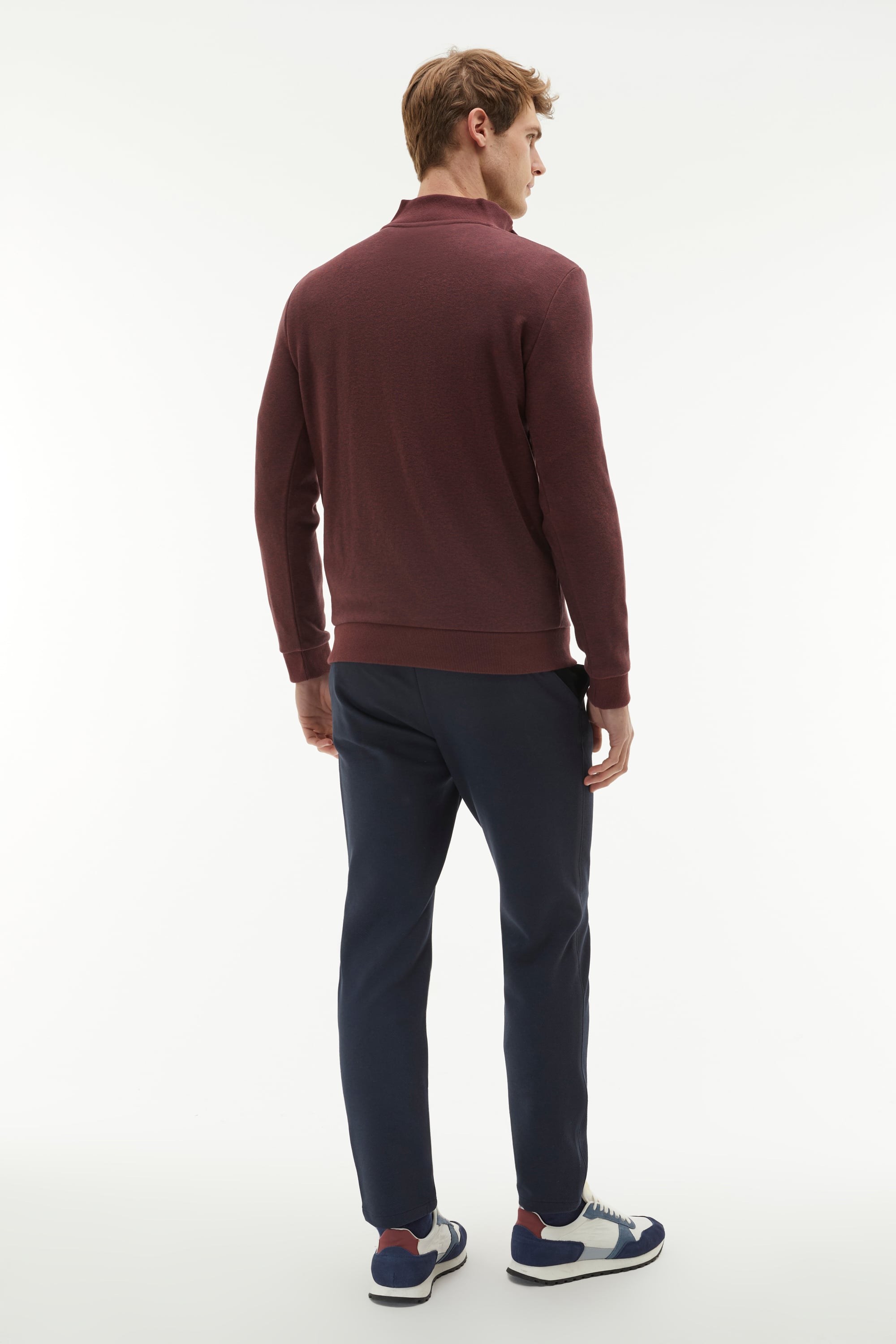 DİK YAKA SWEATSHIRT