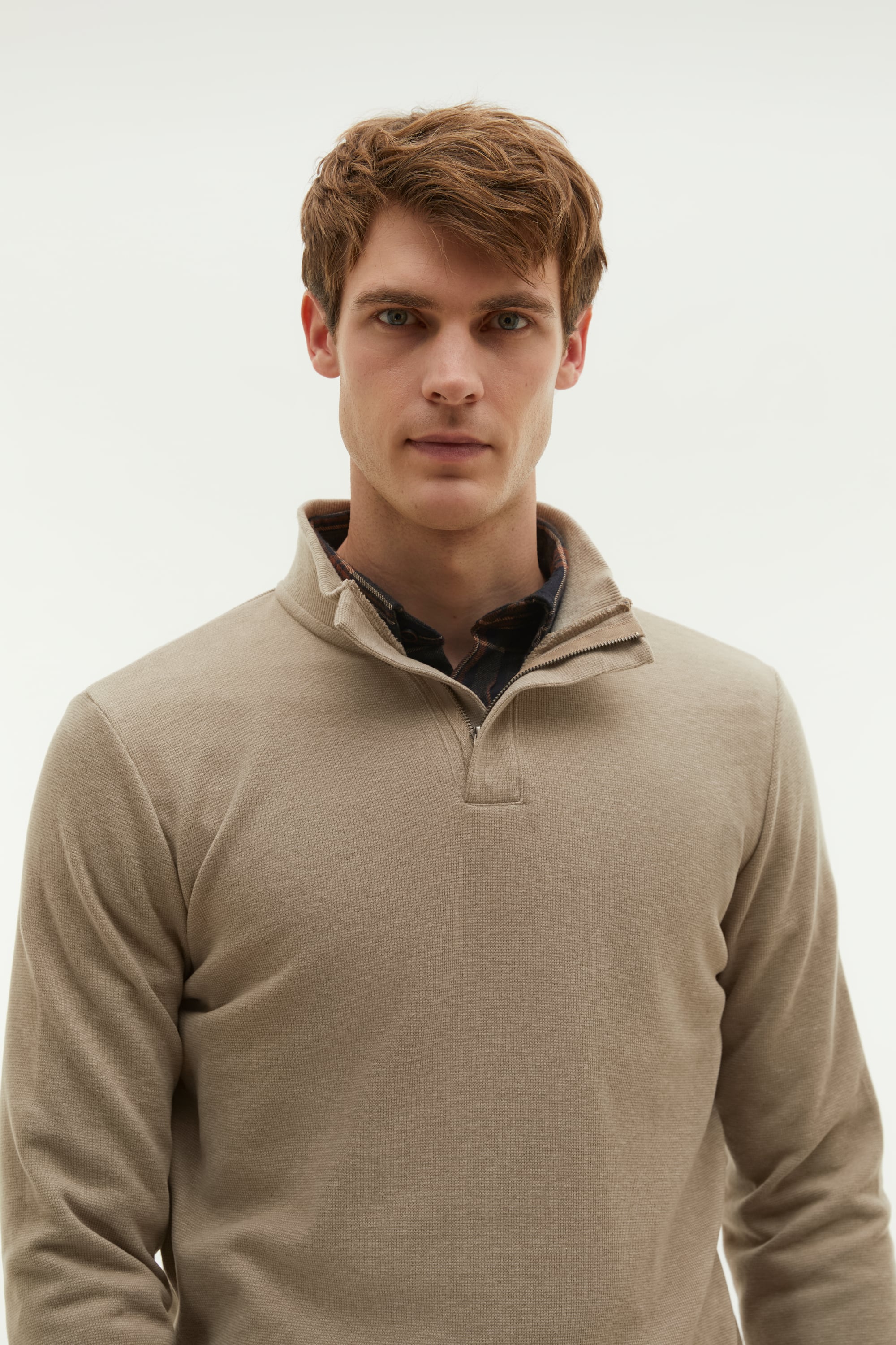 DİK YAKA SWEATSHIRT