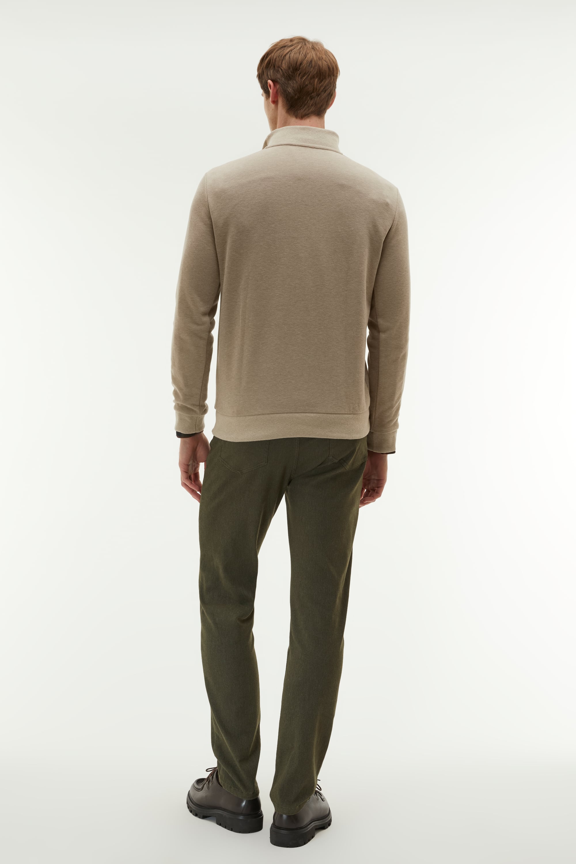 DİK YAKA SWEATSHIRT