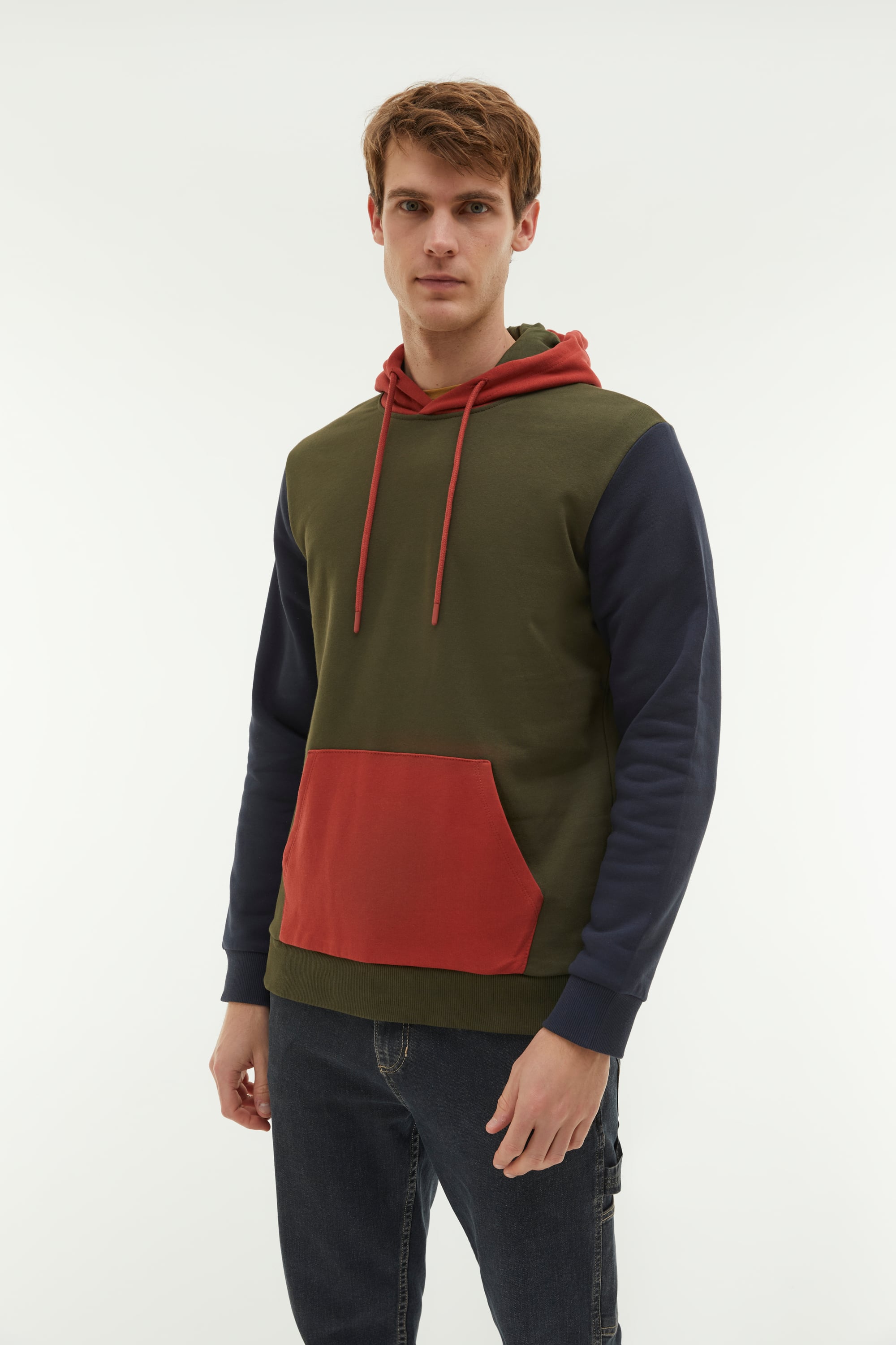 RENK BLOKLU KAPÜŞONLU SWEATSHIRT