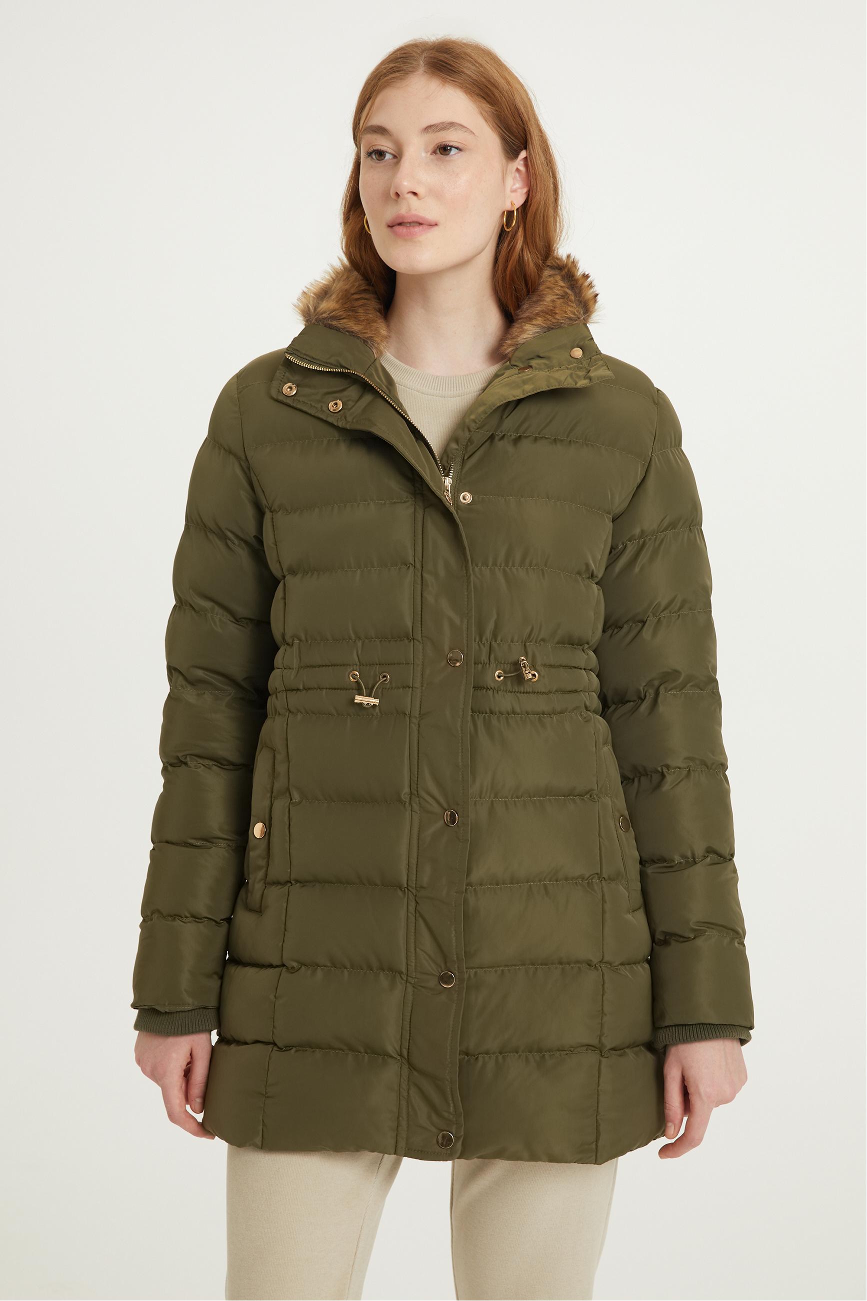 SUNİ KÜRK DETAYLI KAPÜŞONLU MONT