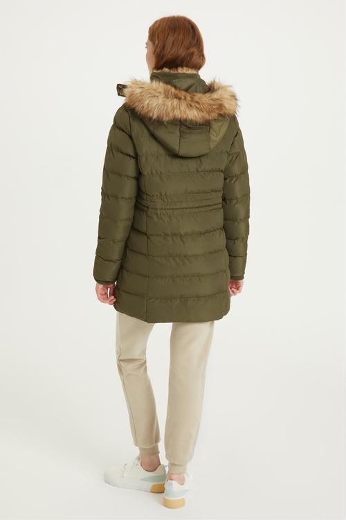  SUNİ KÜRK DETAYLI KAPÜŞONLU MONT