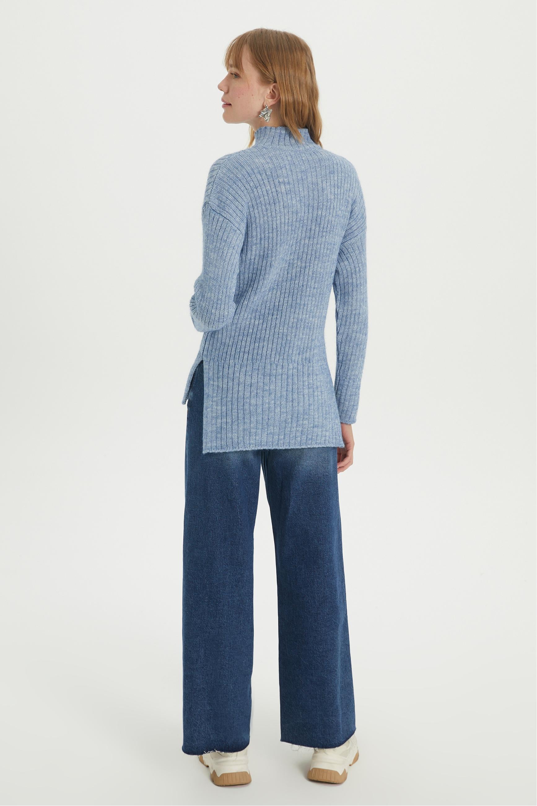 DİK YAKA TRİKO KAZAK