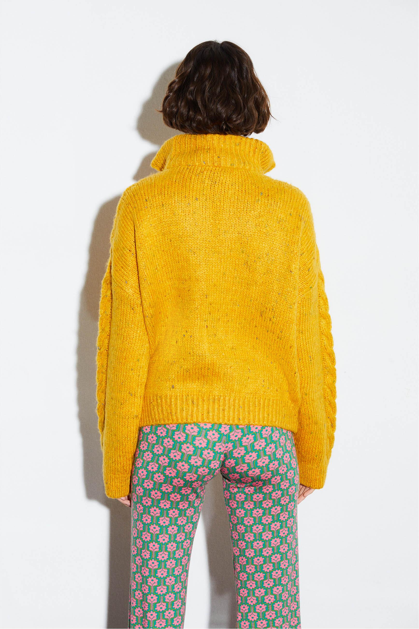 DİK YAKA SAÇ ÖRGÜ TRİKO KAZAK