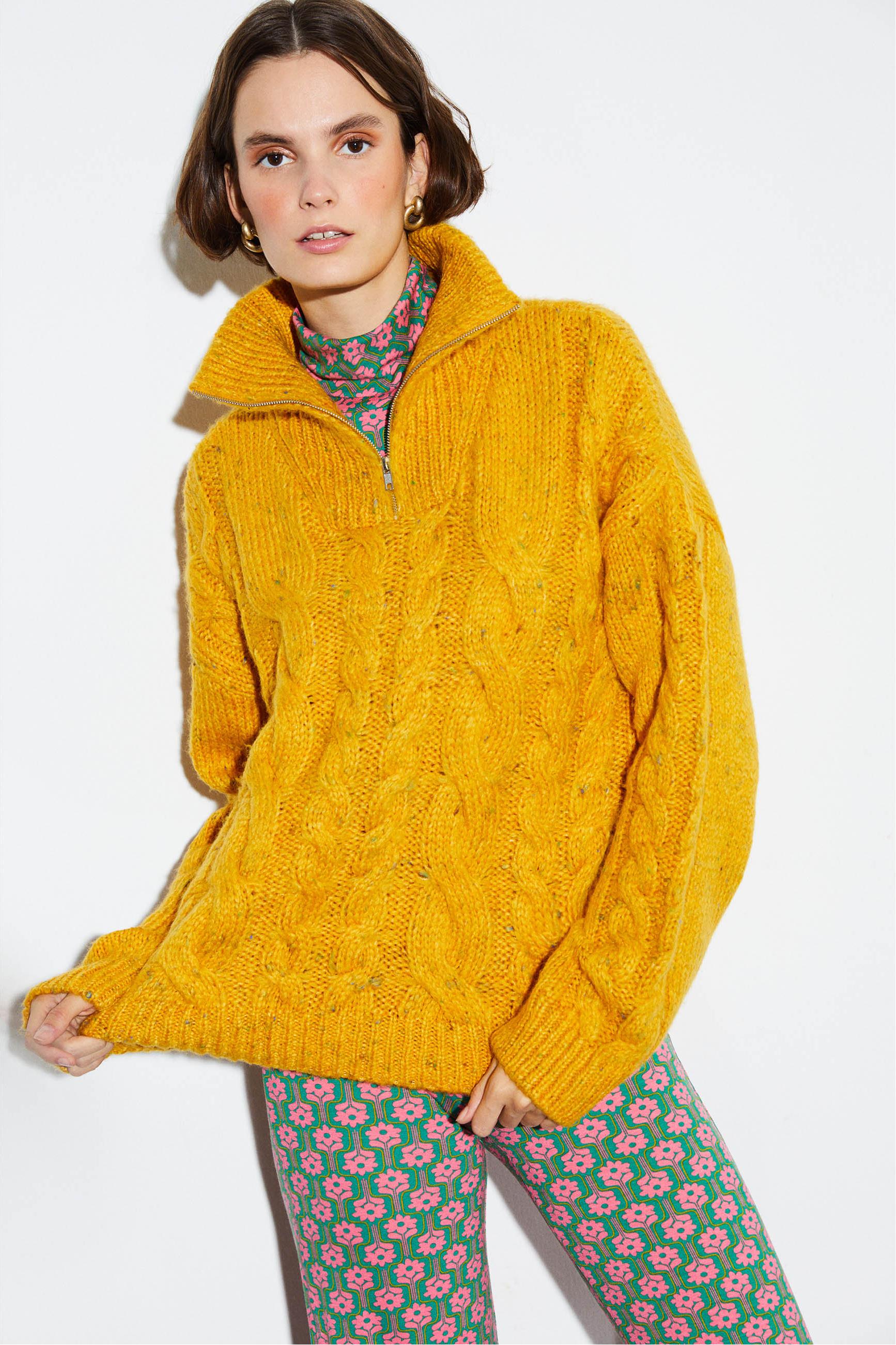 DİK YAKA SAÇ ÖRGÜ TRİKO KAZAK