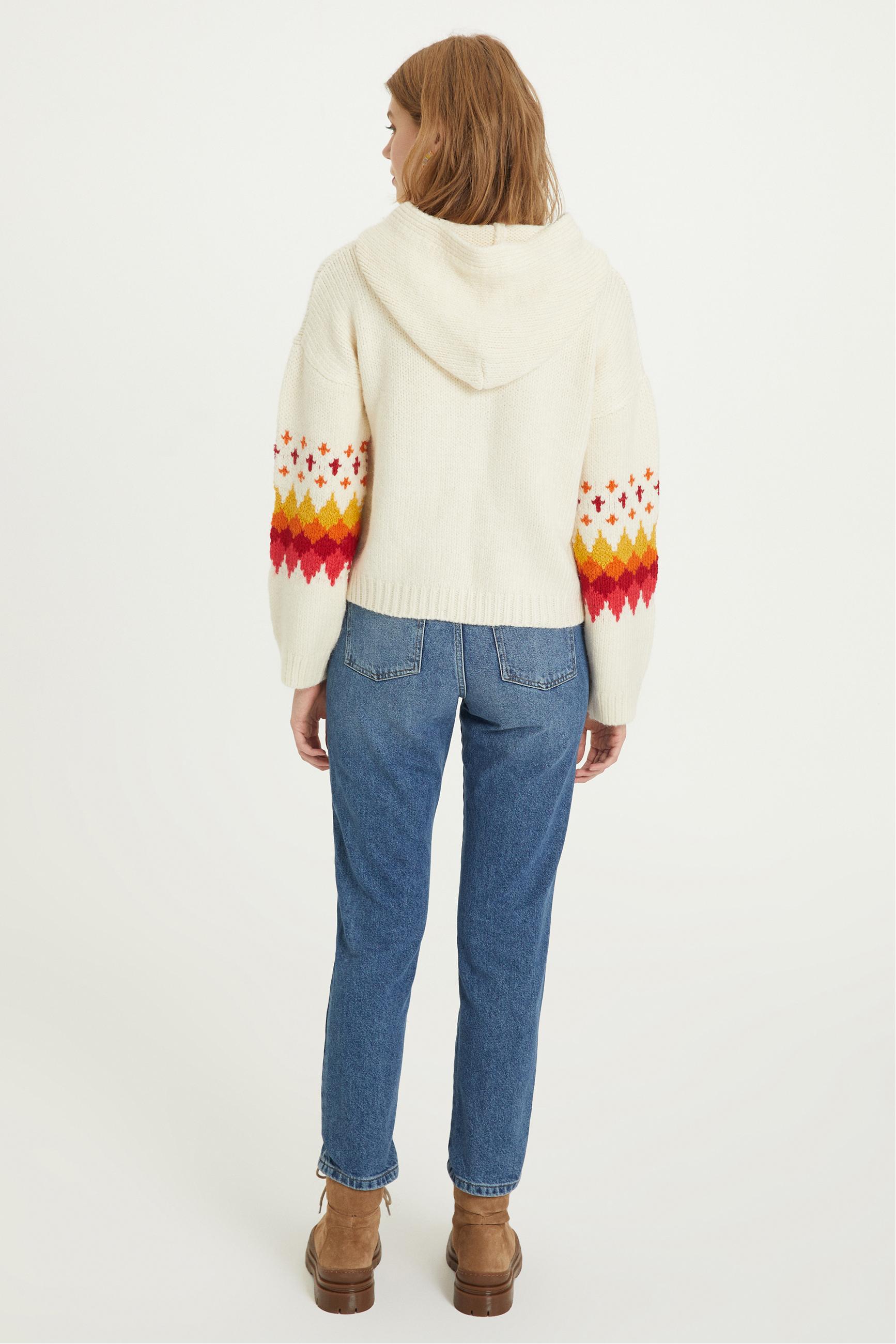 KAPÜŞONLU JAKARLI TRİKO KAZAK