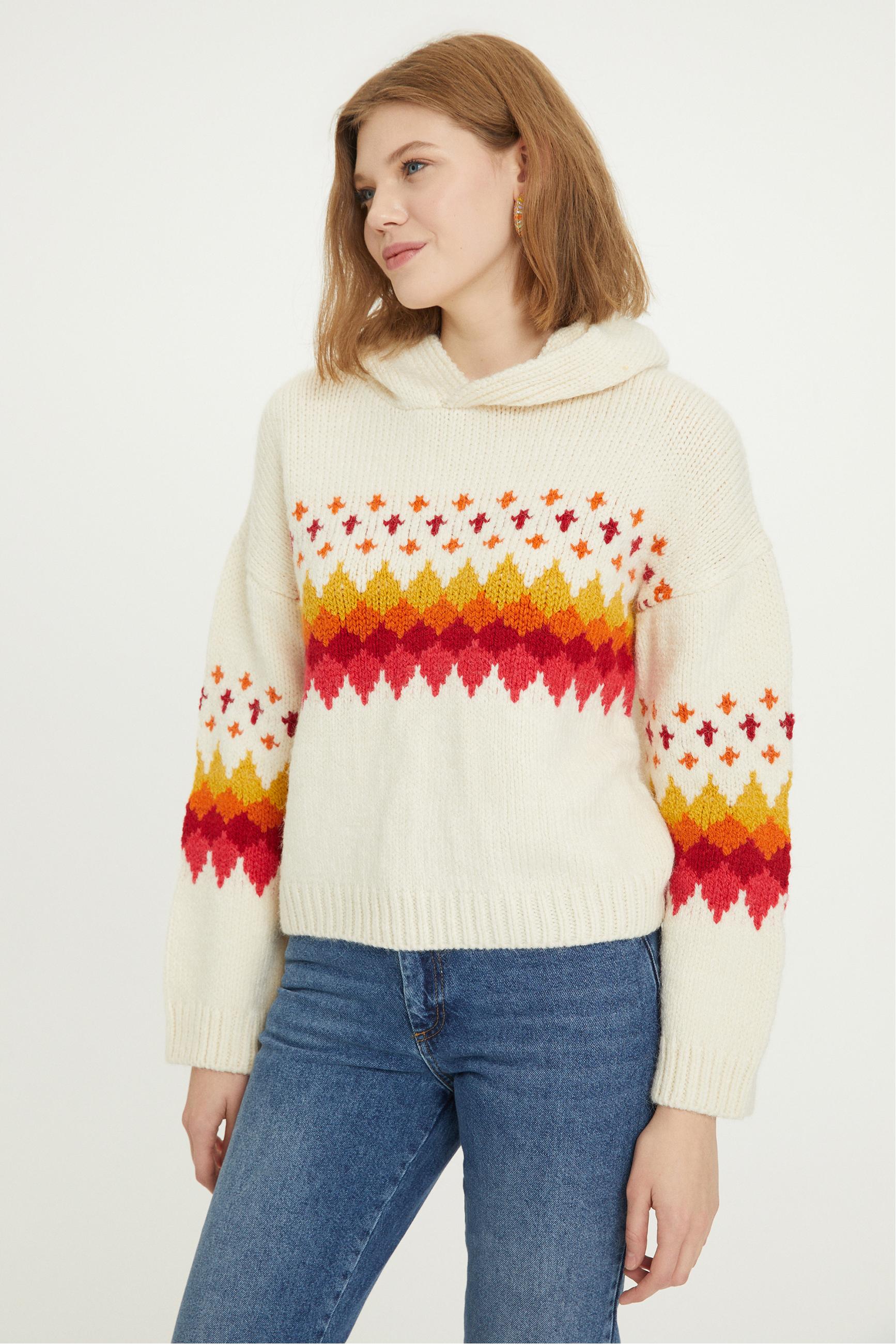 KAPÜŞONLU JAKARLI TRİKO KAZAK