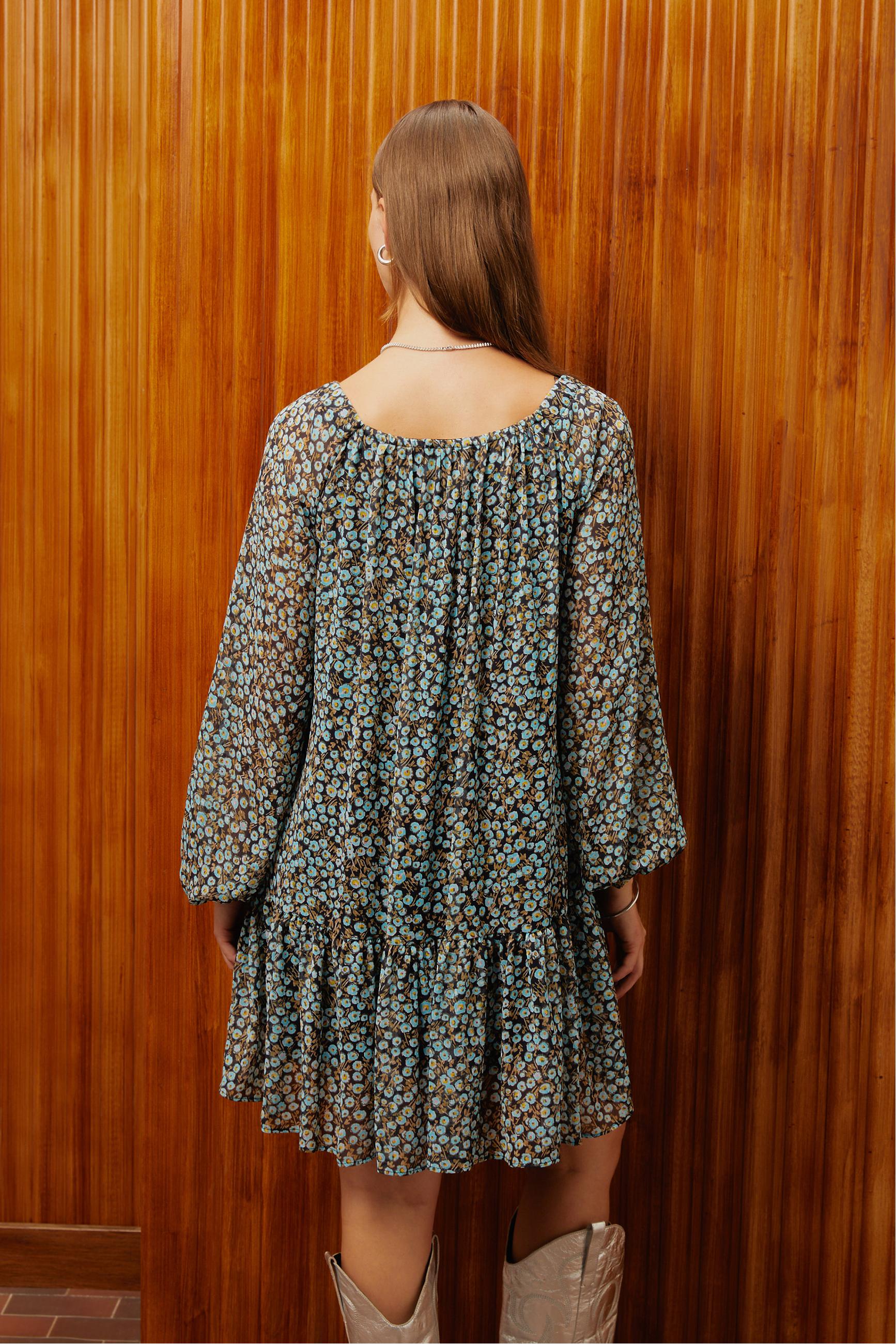 ÇİÇEK DESENLİ UZUN KOLLU MİNİ KLOŞ ELBİSE