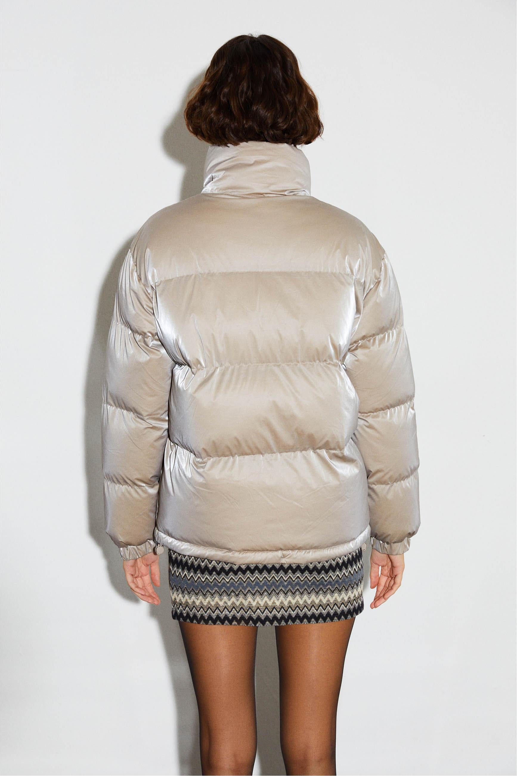 KAPİTONELİ DİK YAKA ŞİŞME MONT