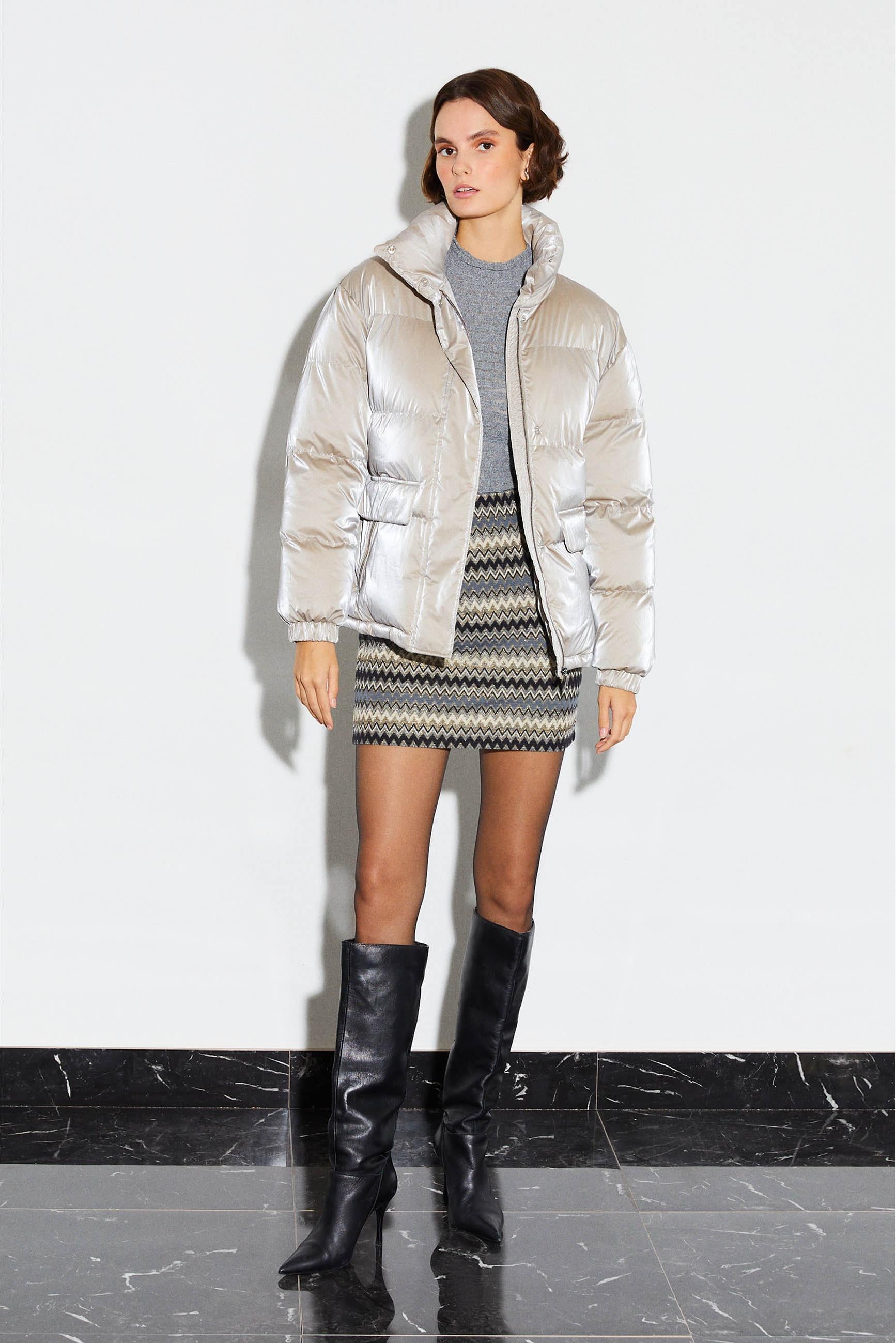 KAPİTONELİ DİK YAKA ŞİŞME MONT