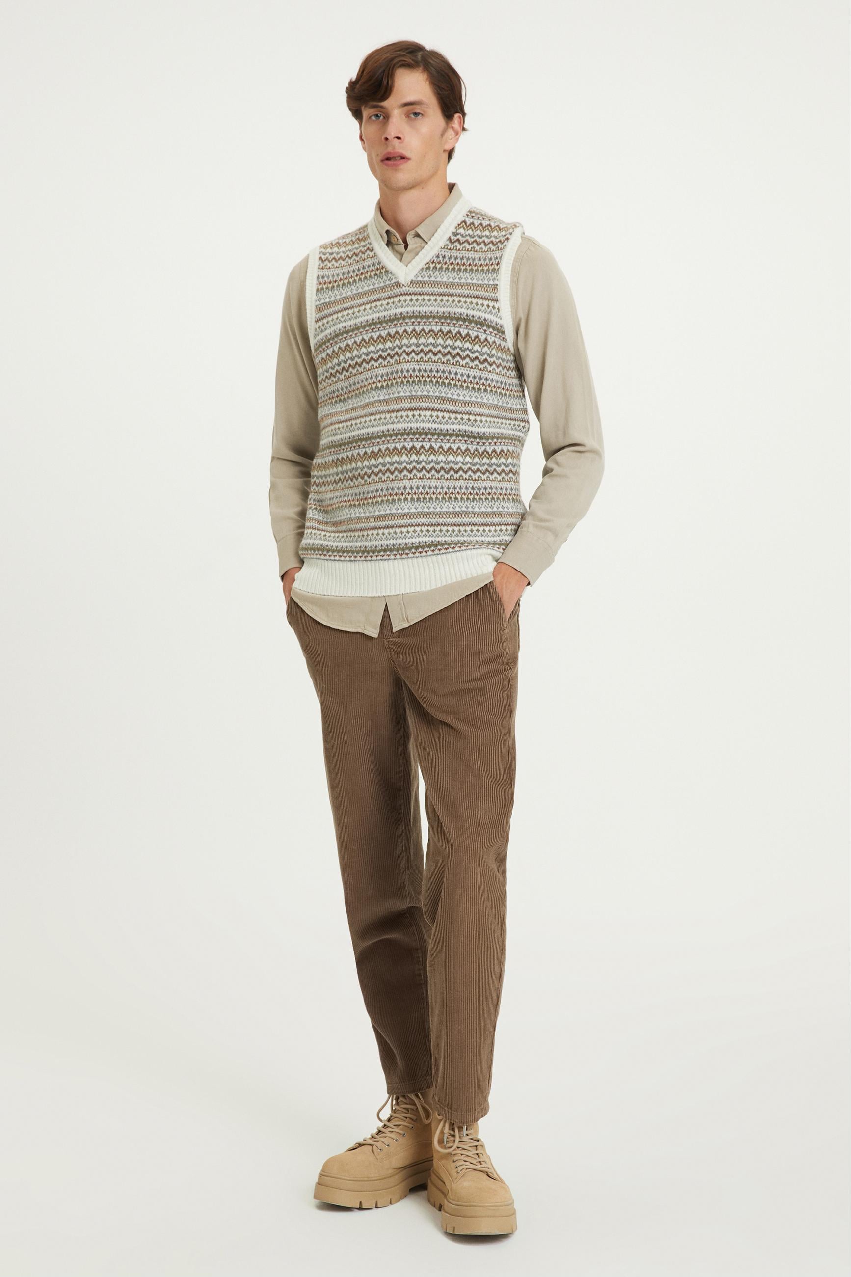 JAKARLI V YAKA  KOLSUZ KAZAK