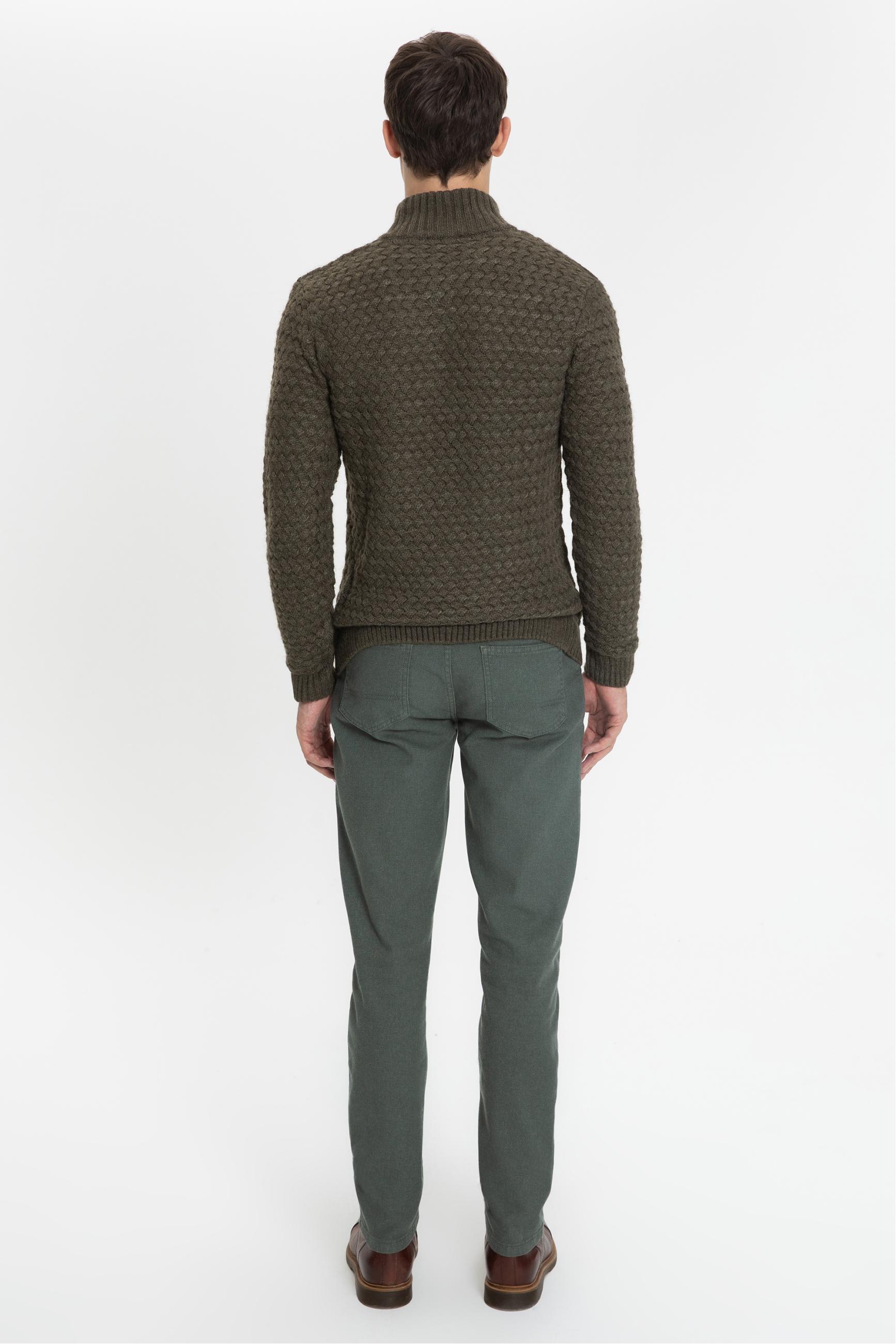 DİK YAKA TRİKO KAZAK