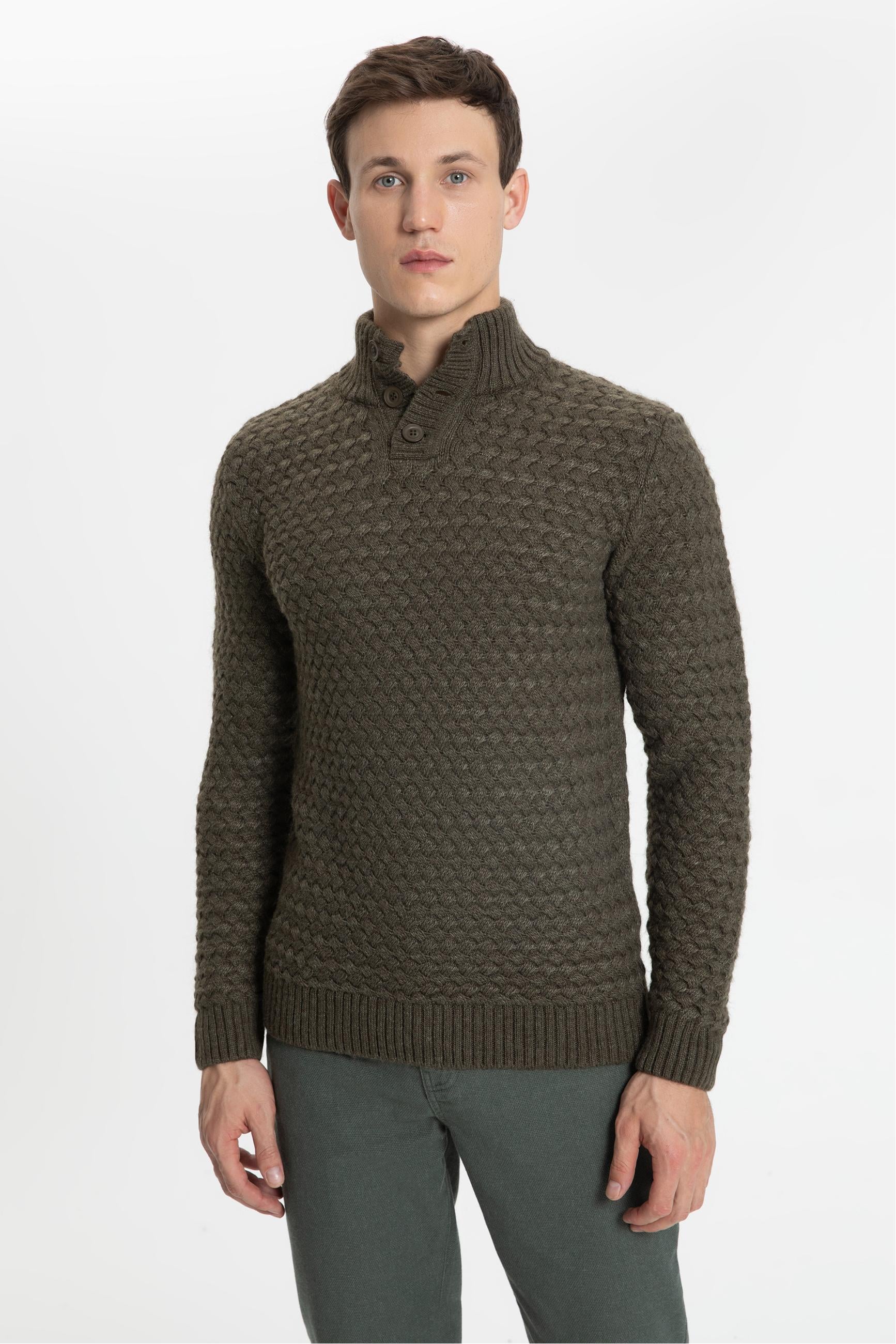 DİK YAKA TRİKO KAZAK