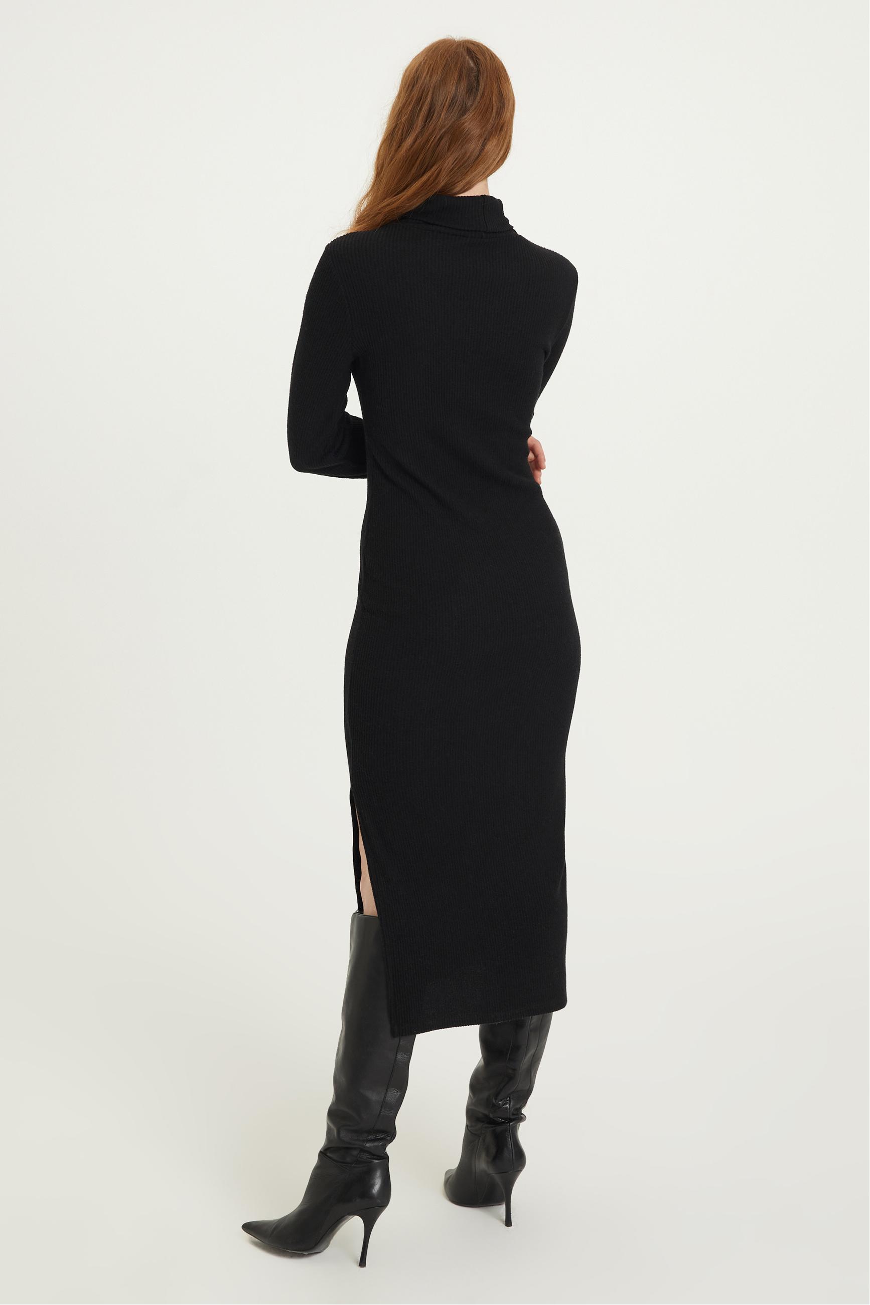 BALIKÇI YAKA YIRTMAÇLI DAR KESİM UZUN ELBİSE