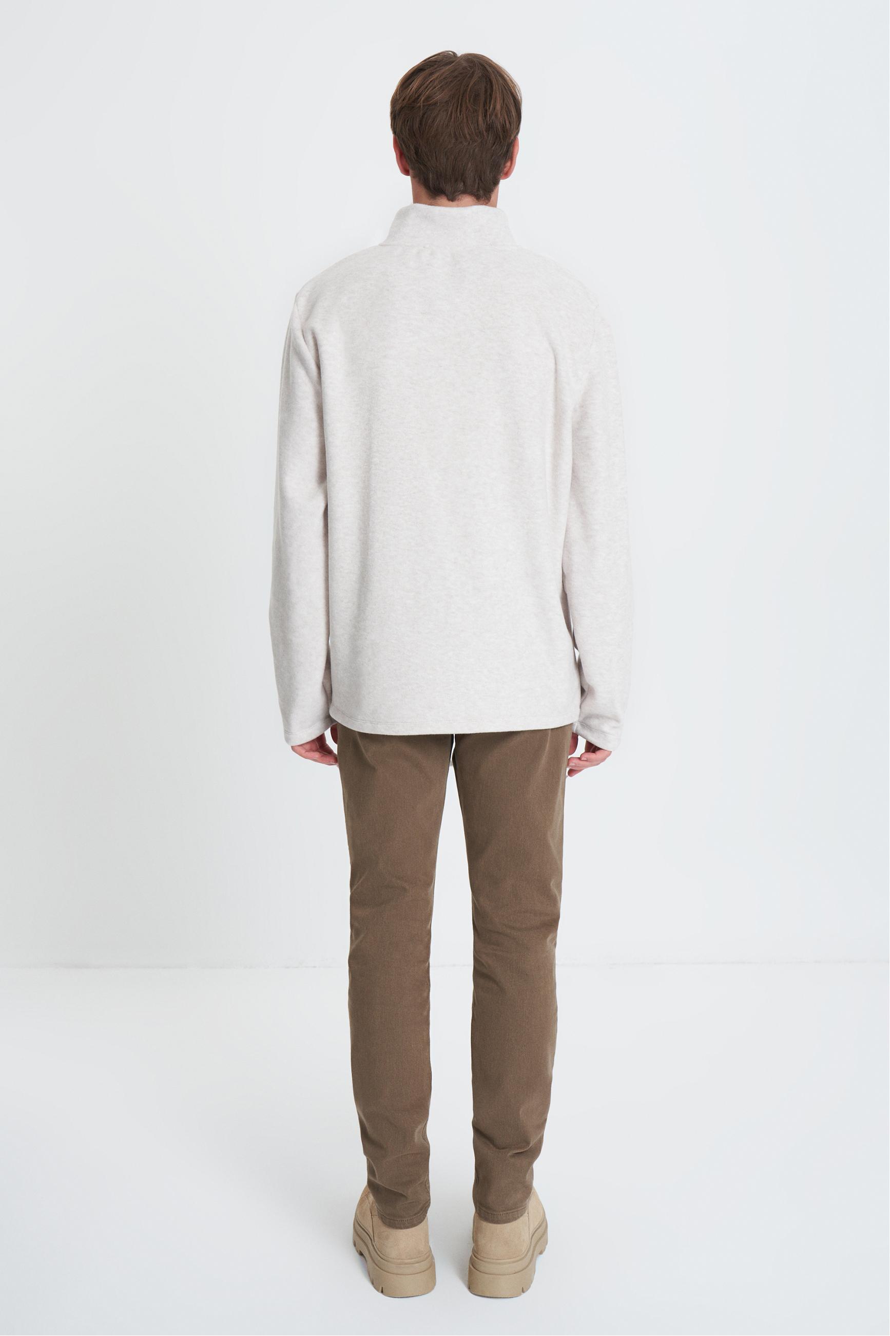 DİK YAKA SWEATSHIRT