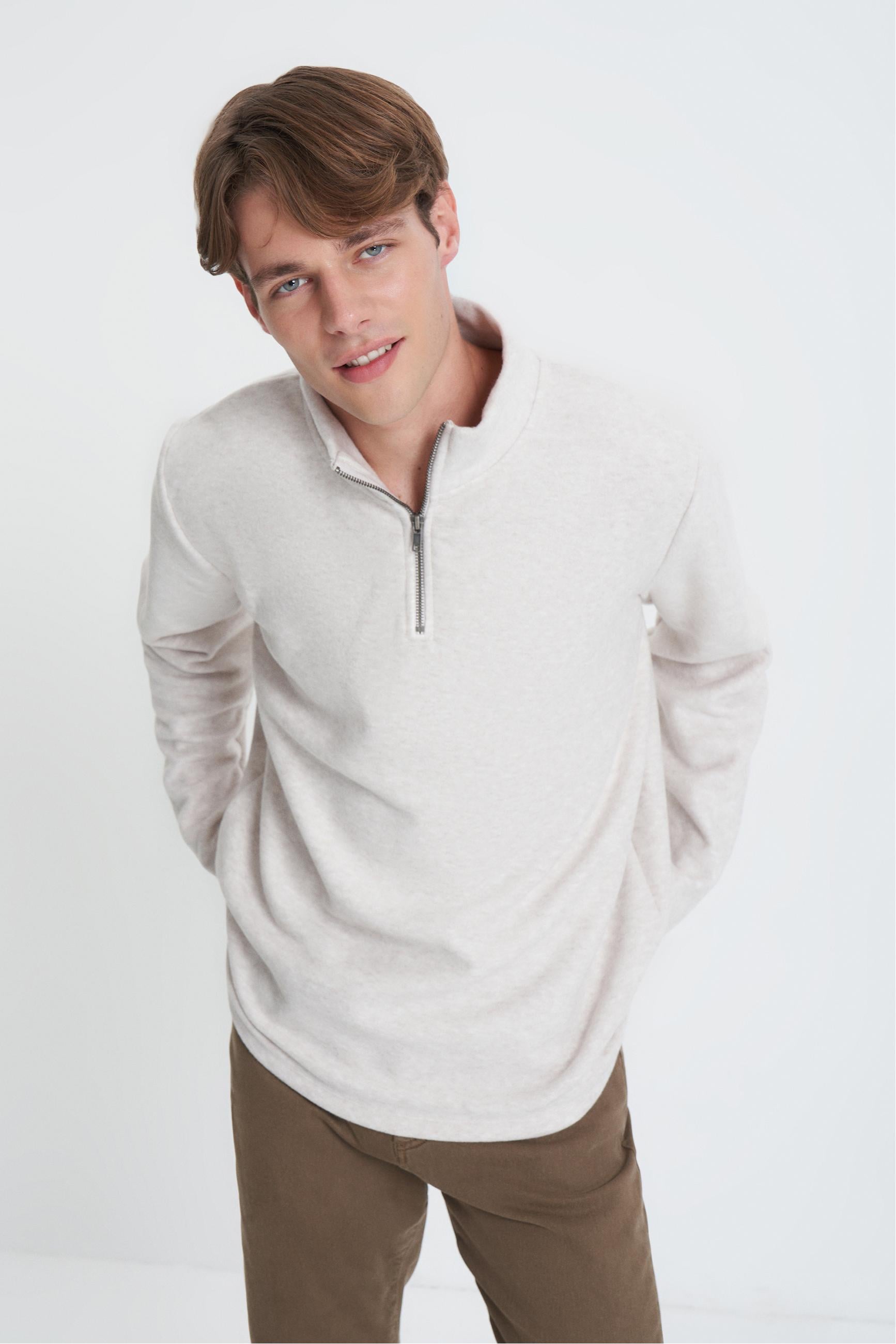 DİK YAKA SWEATSHIRT