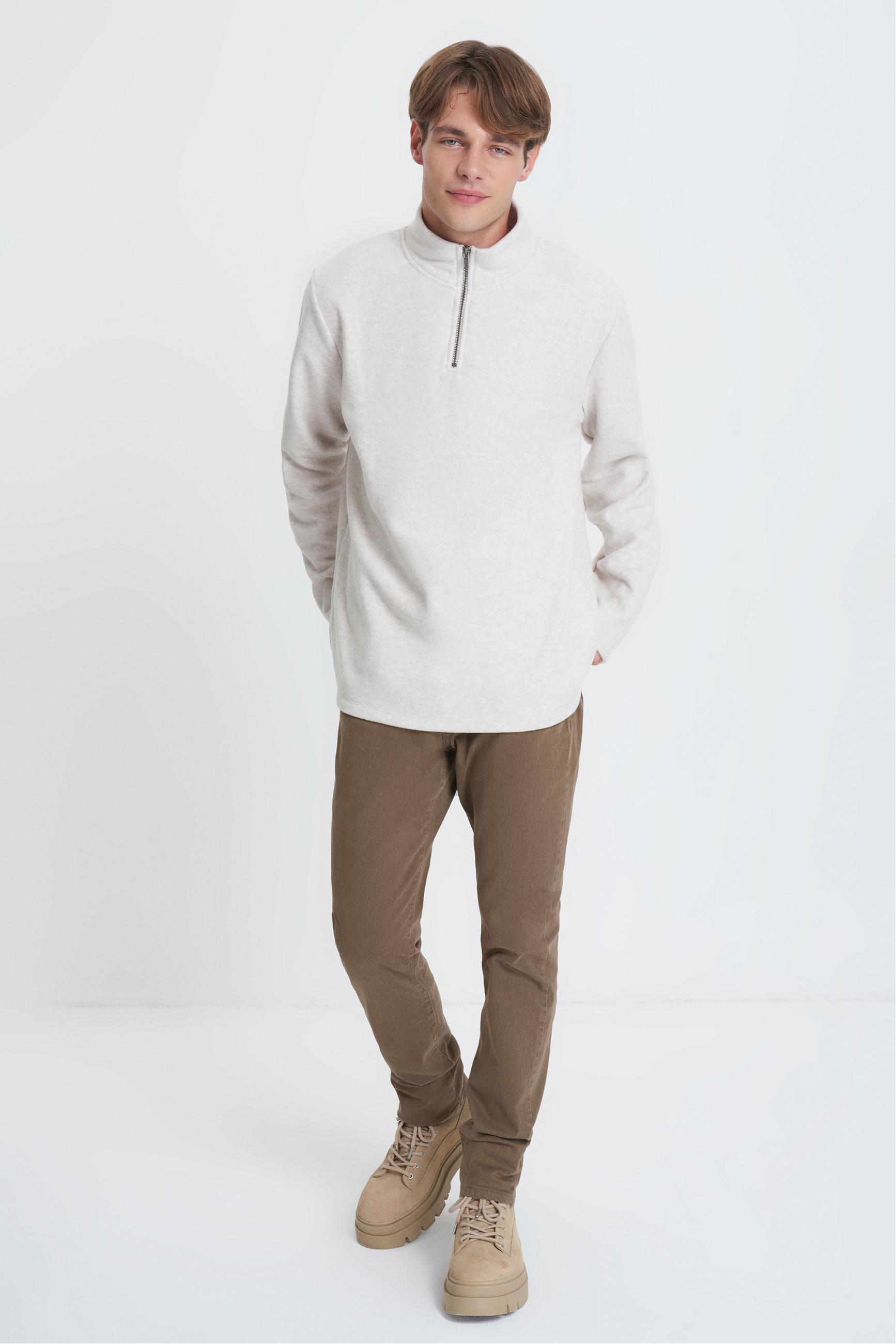 DİK YAKA SWEATSHIRT