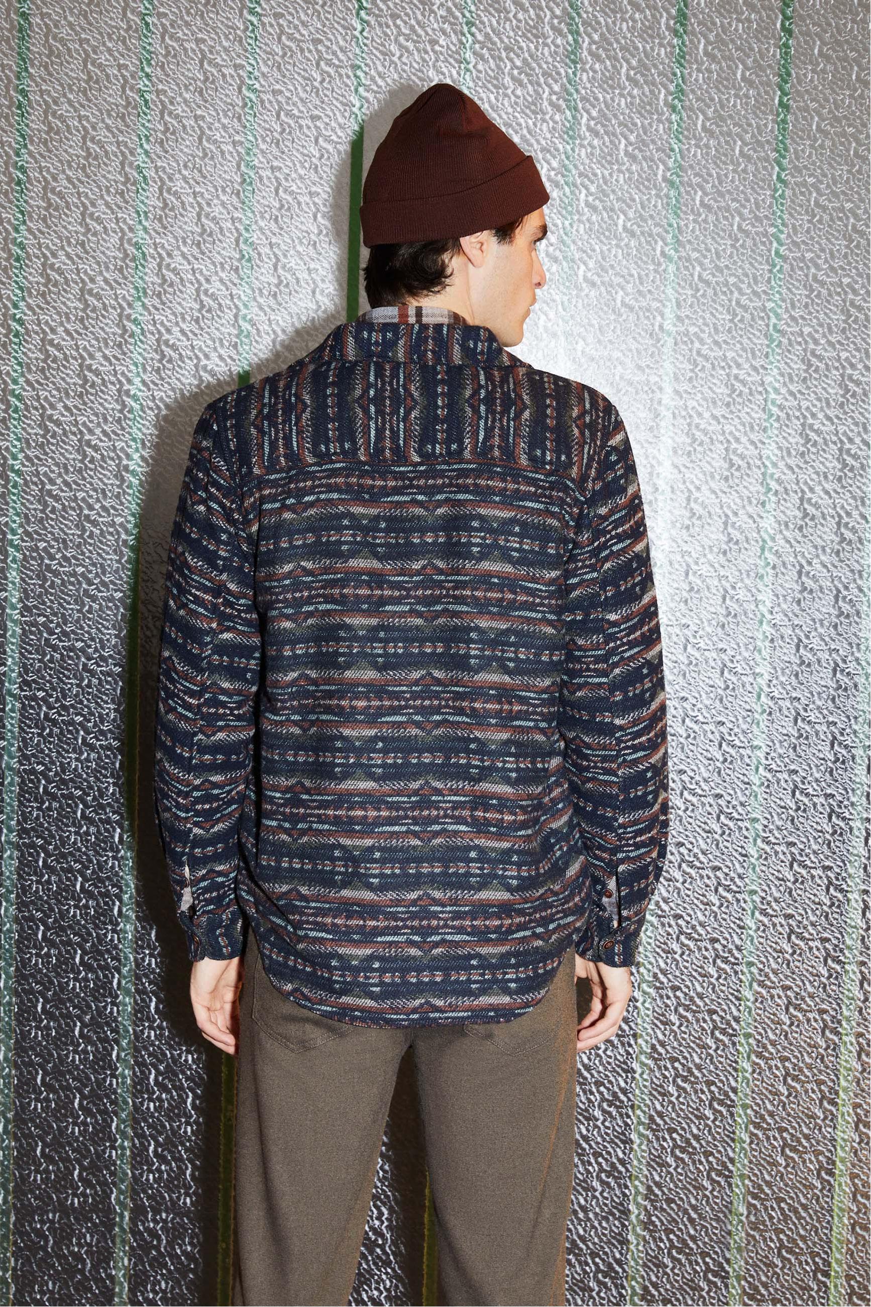 JAKARLI RAHAT KESİM GÖMLEK