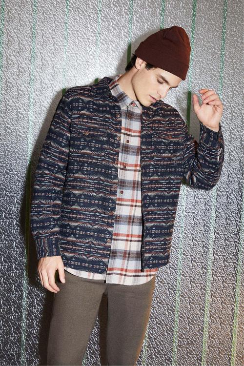  JAKARLI RAHAT KESİM GÖMLEK