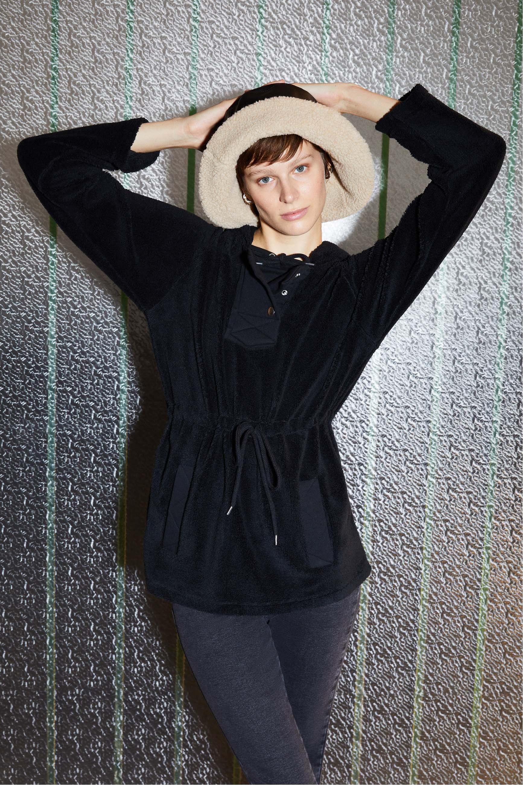 KAPÜŞONLU PELÜŞ SWEATSHIRT