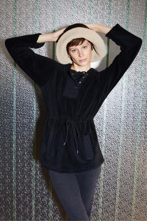  KAPÜŞONLU PELÜŞ SWEATSHIRT