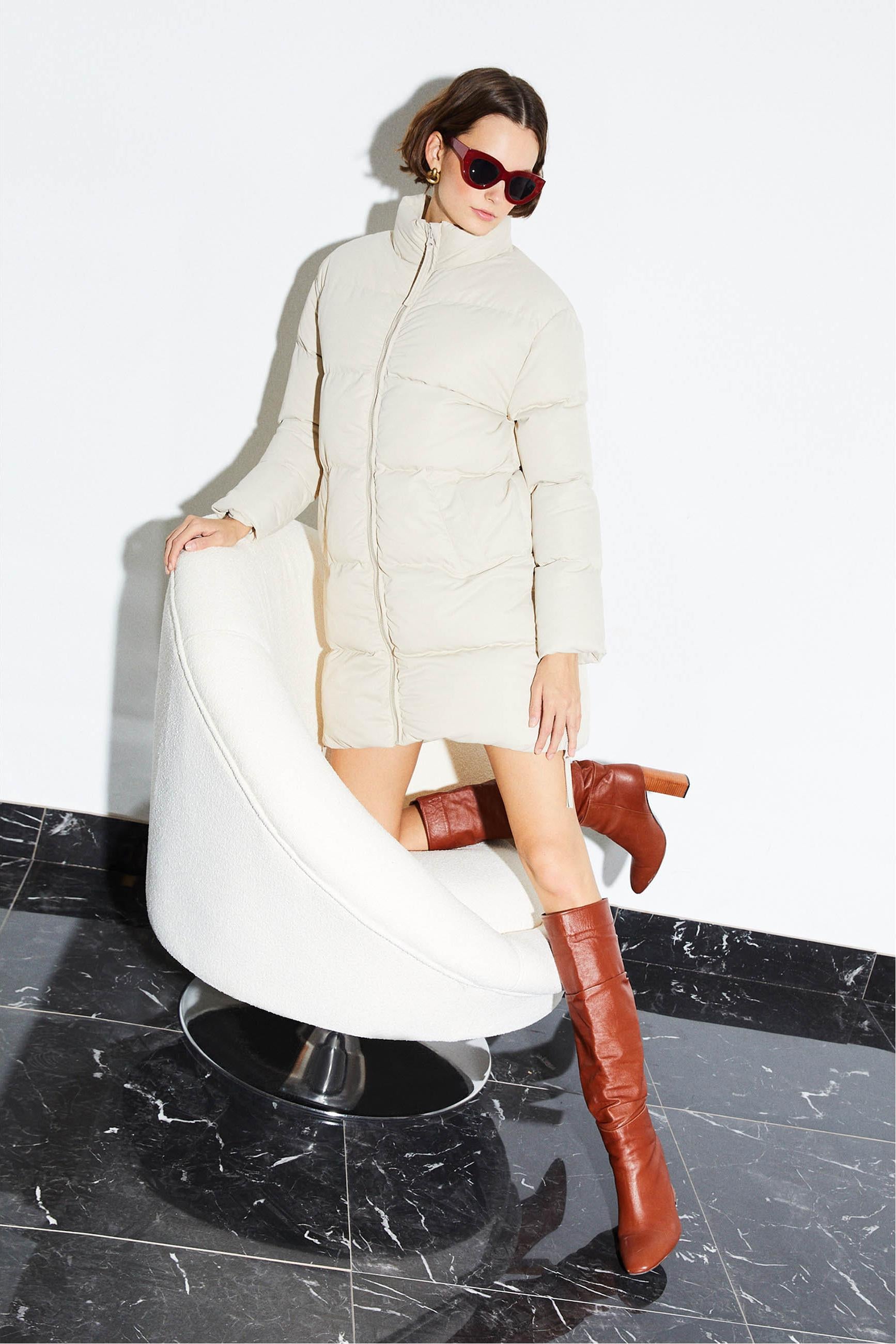 KAPİTONELİ DİK YAKA ŞİŞME MONT