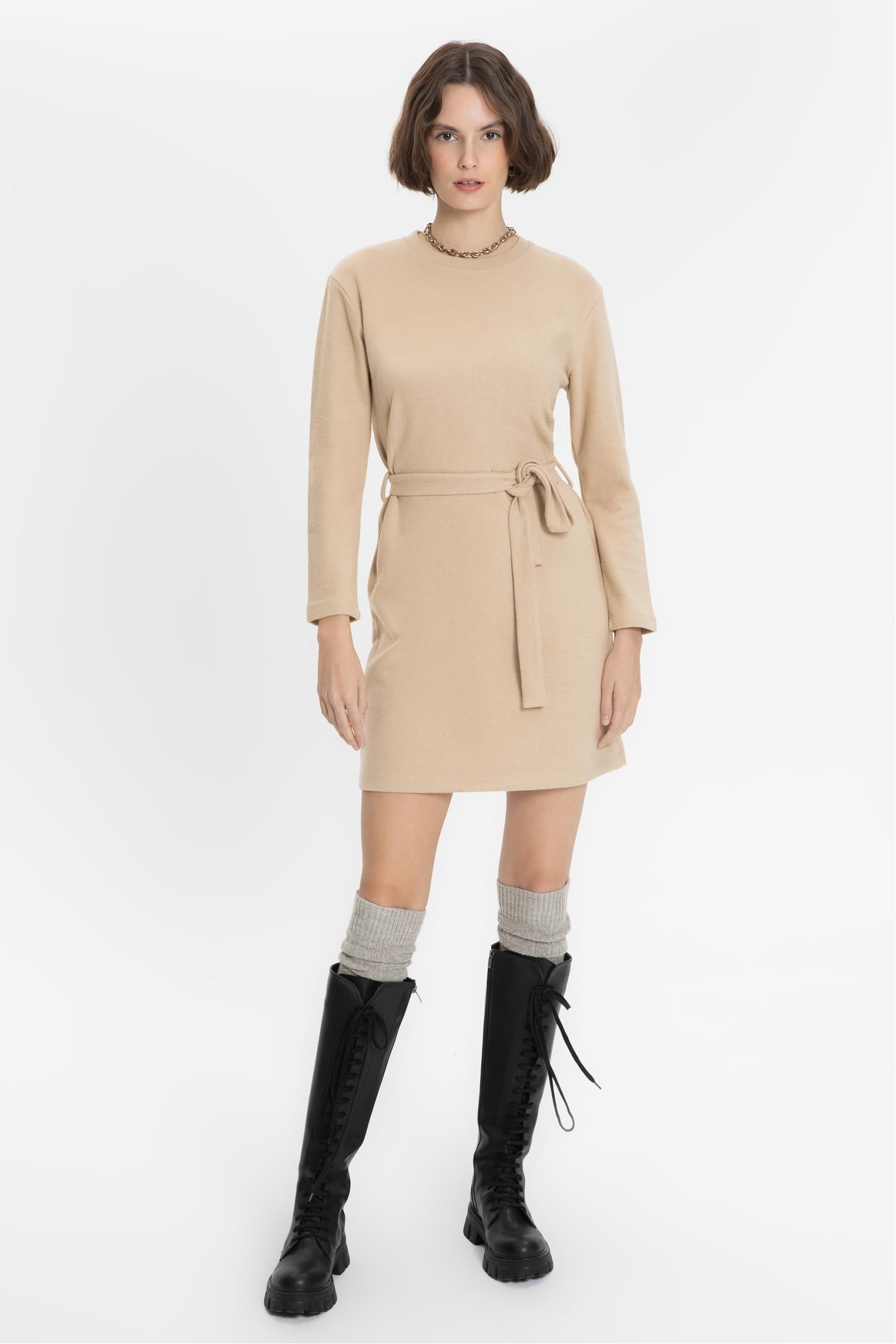 BELİ KUŞAKLI DÜZ KESİM MİNİ ELBİSE