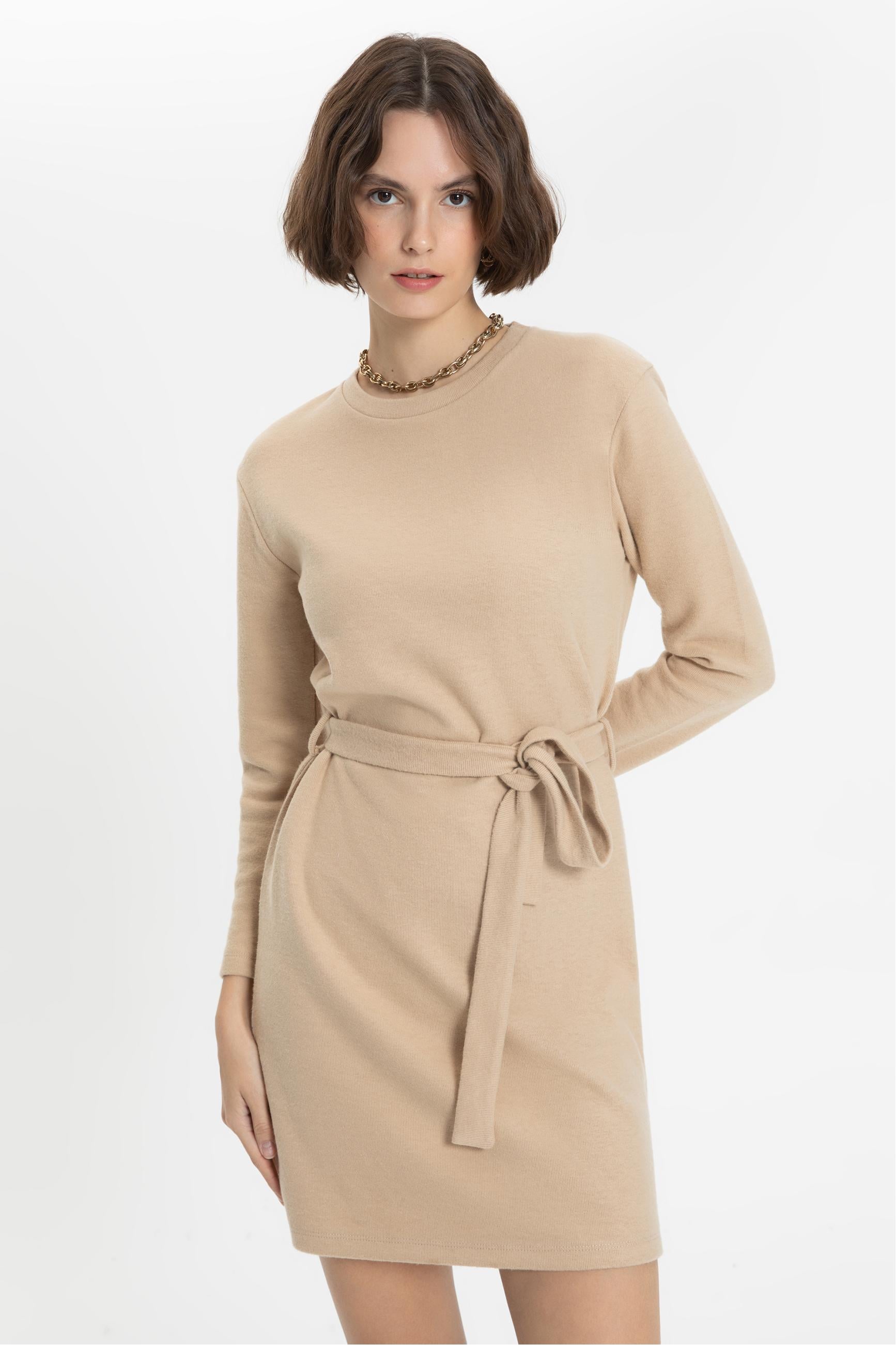 BELİ KUŞAKLI DÜZ KESİM MİNİ ELBİSE