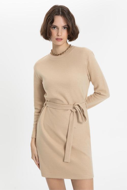  BELİ KUŞAKLI DÜZ KESİM MİNİ ELBİSE