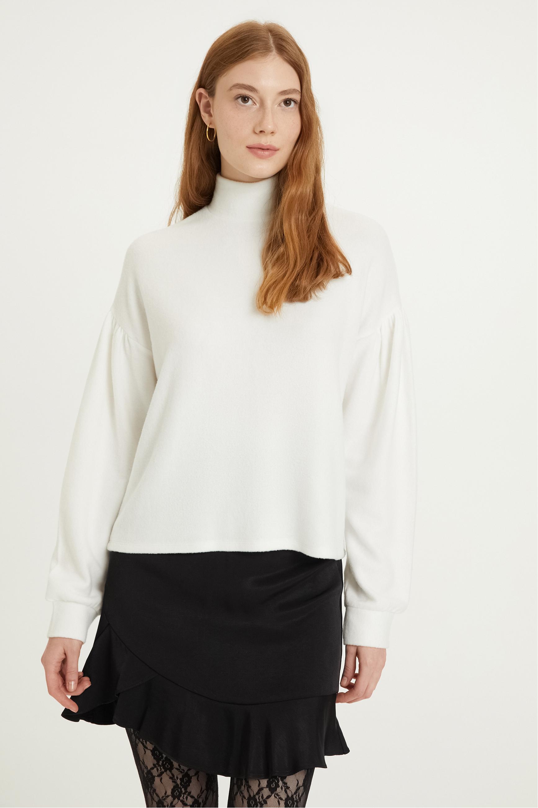 DİK YAKA TRİKO KAZAK