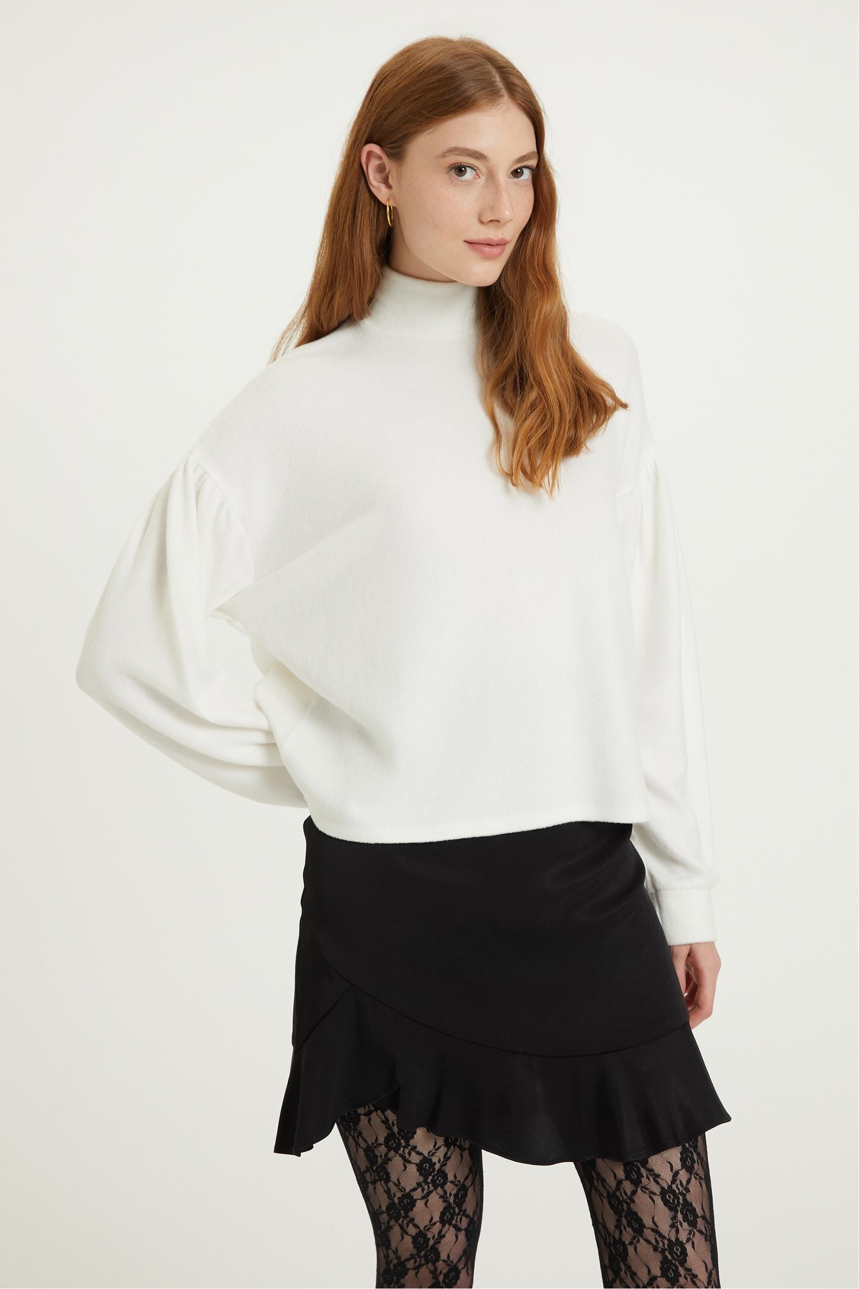 DİK YAKA TRİKO KAZAK