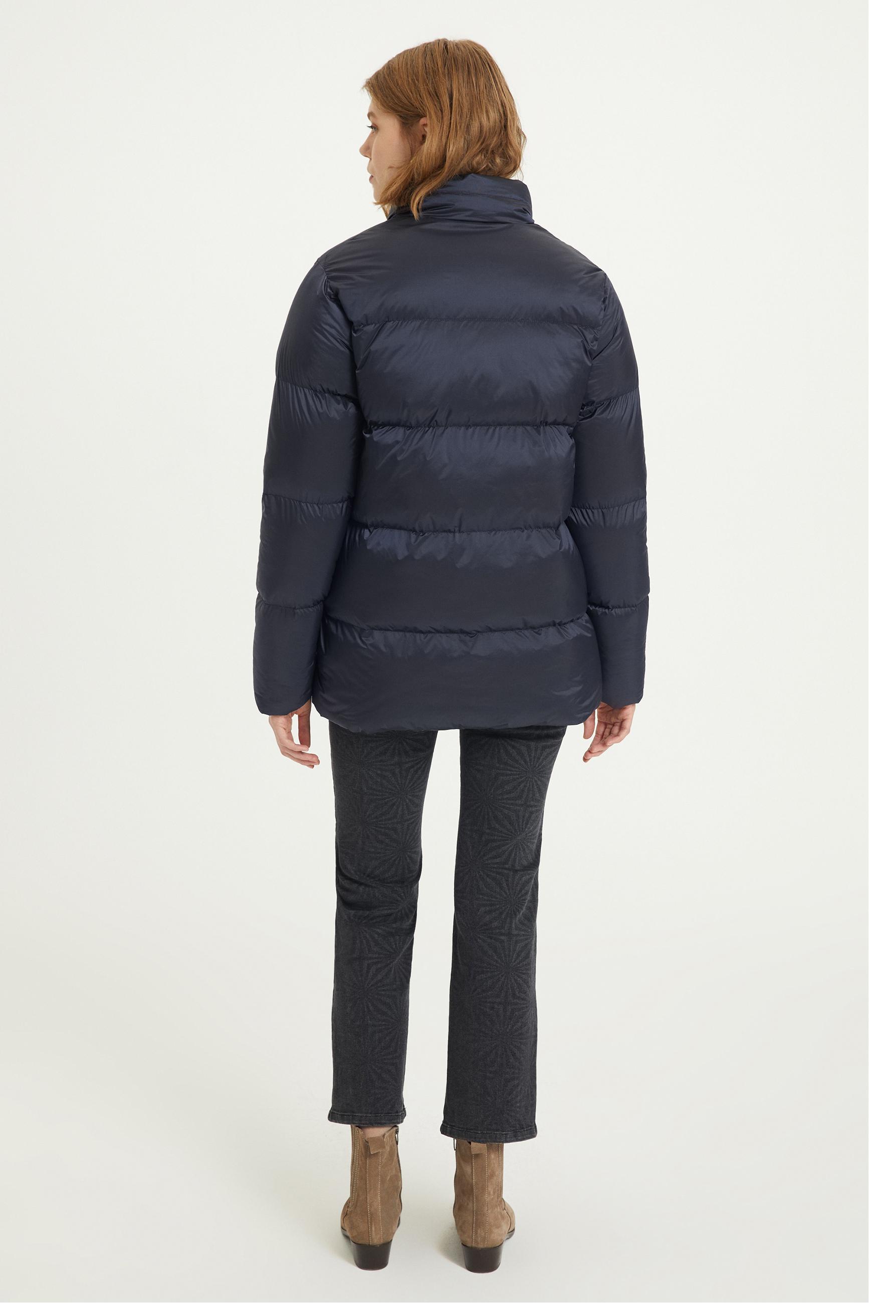 DİK YAKA KAPİTONE MONT