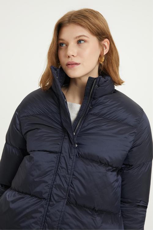  DİK YAKA KAPİTONE MONT