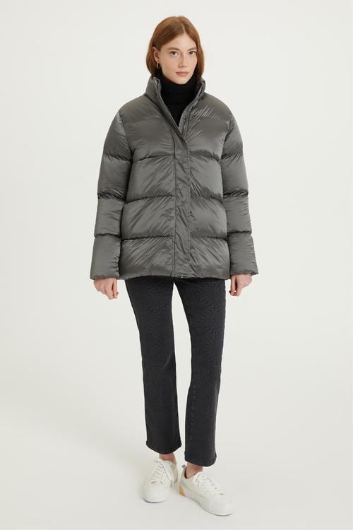  DİK YAKA KAPİTONE MONT